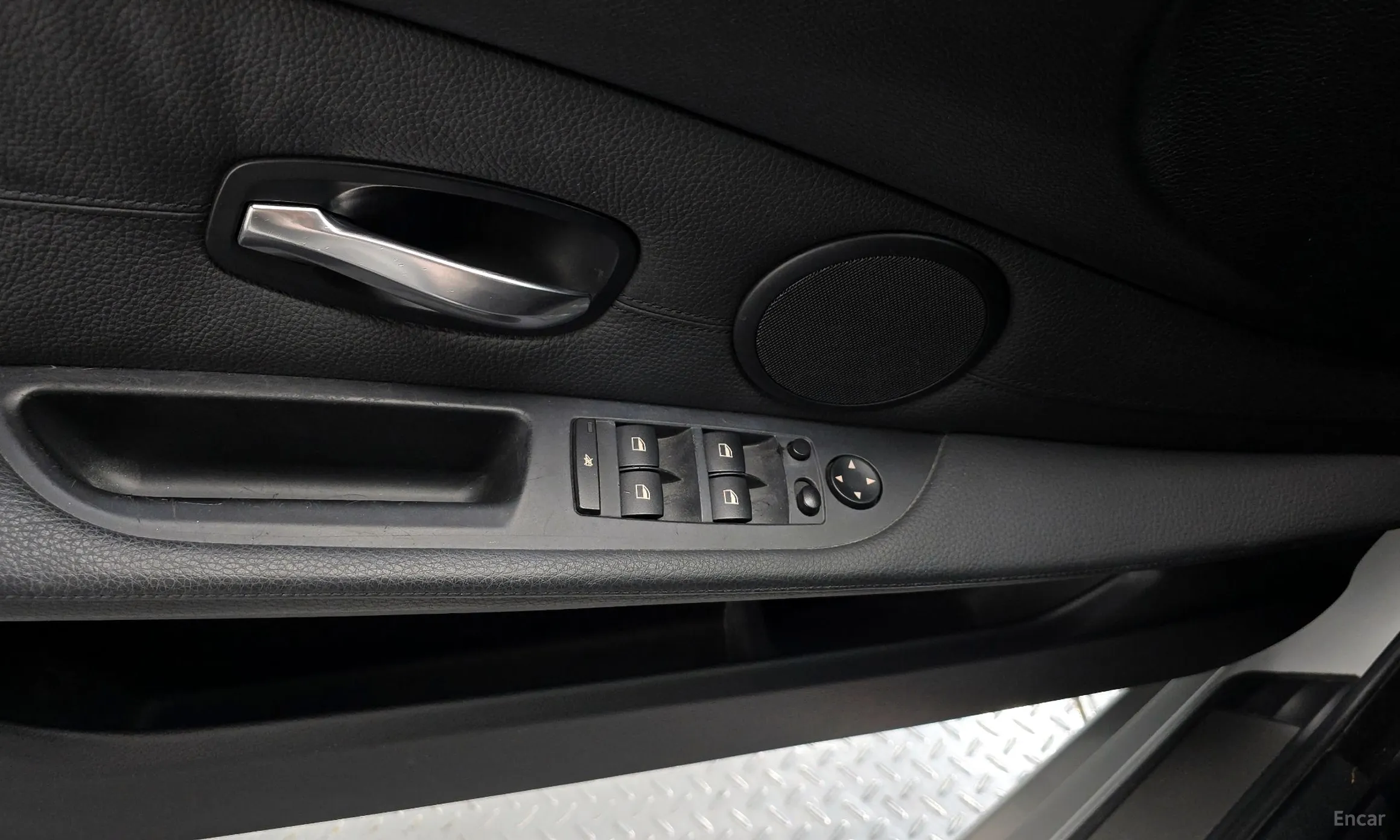 BMW 5 Series (E60) превью 17