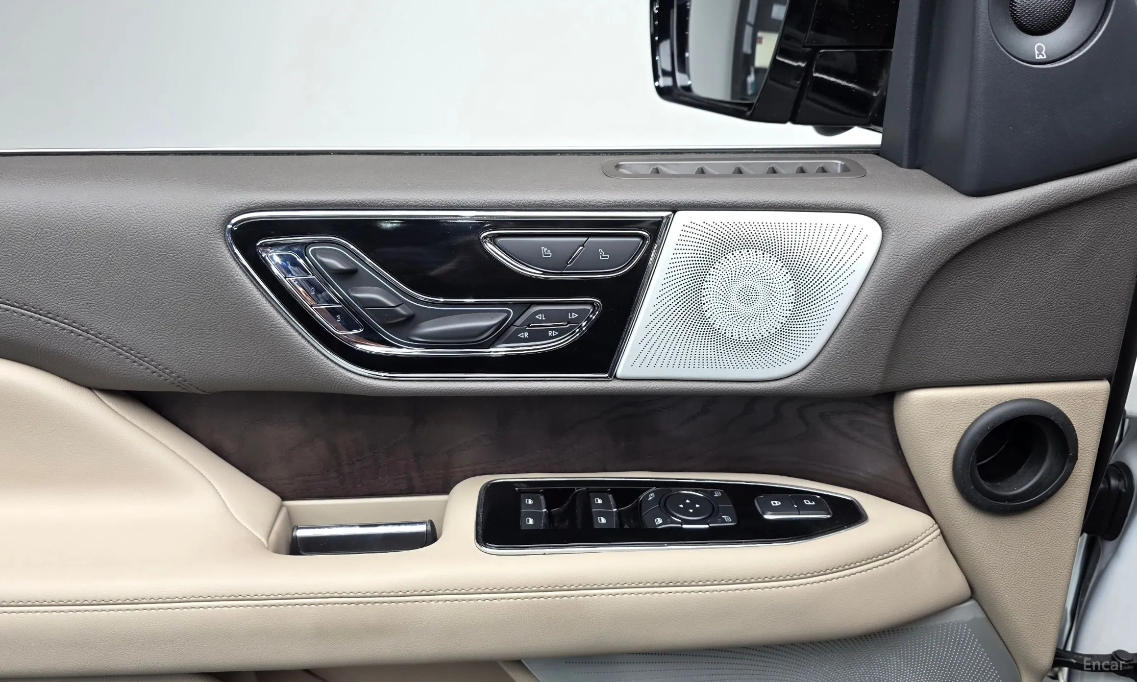 Lincoln Navigator 4th generation превью 18