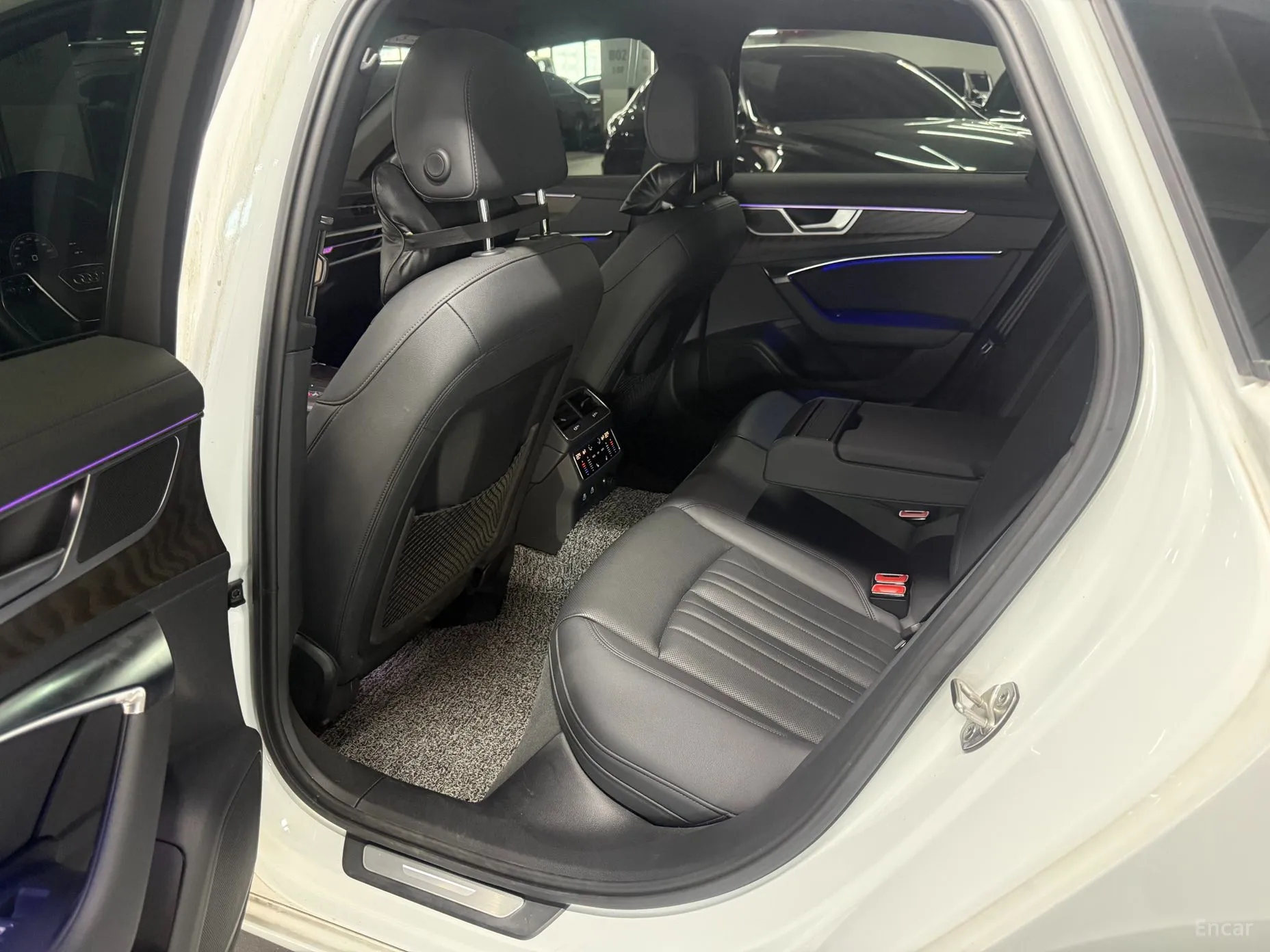 Audi A6 (C8) превью 10