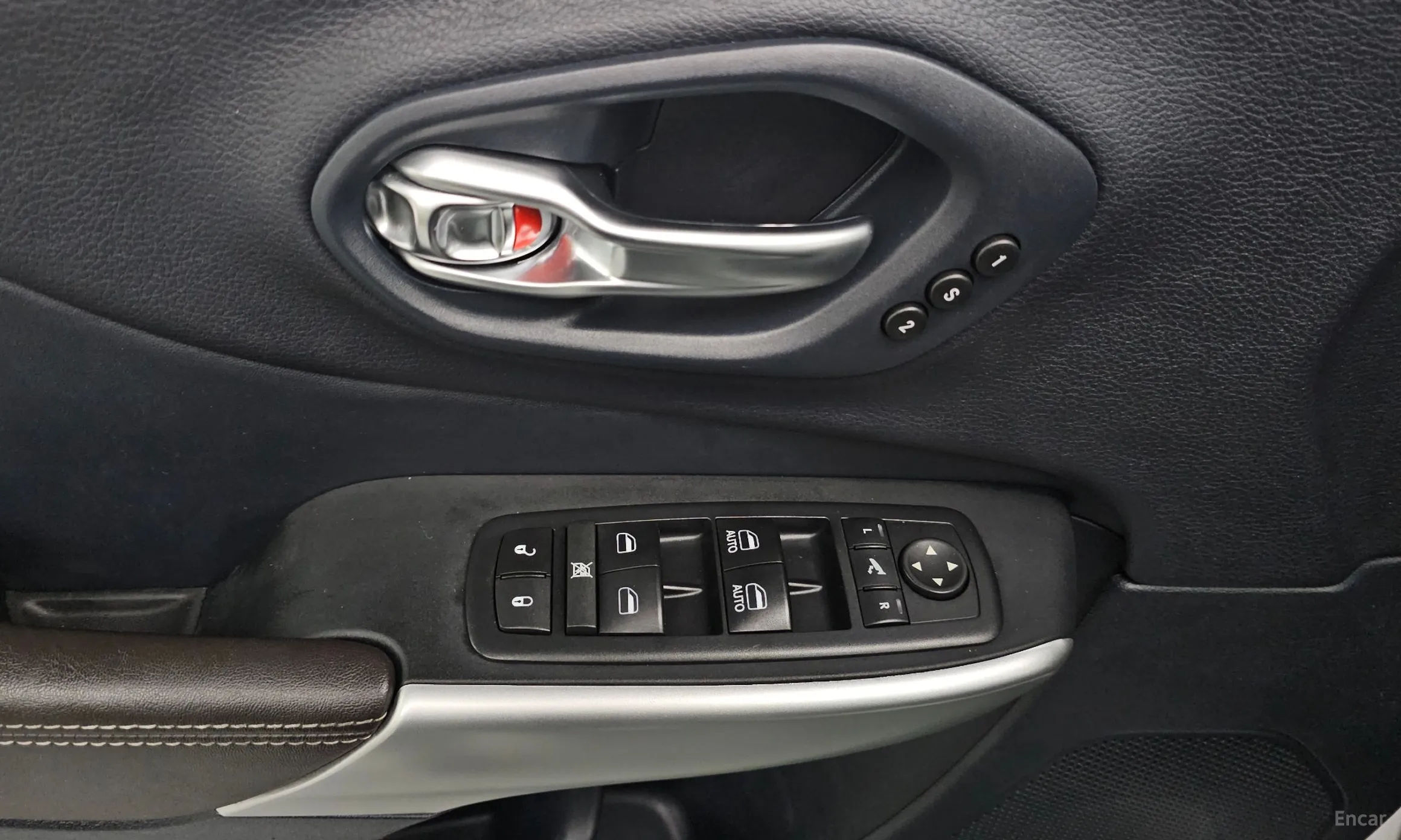 Jeep Cherokee (KL) превью 17