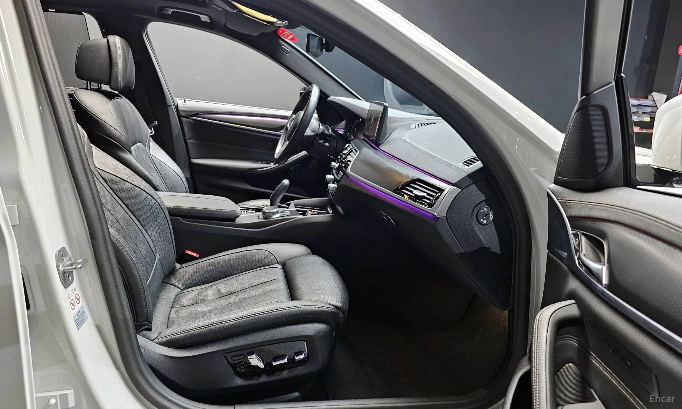 BMW 5 Series (G30) превью 10
