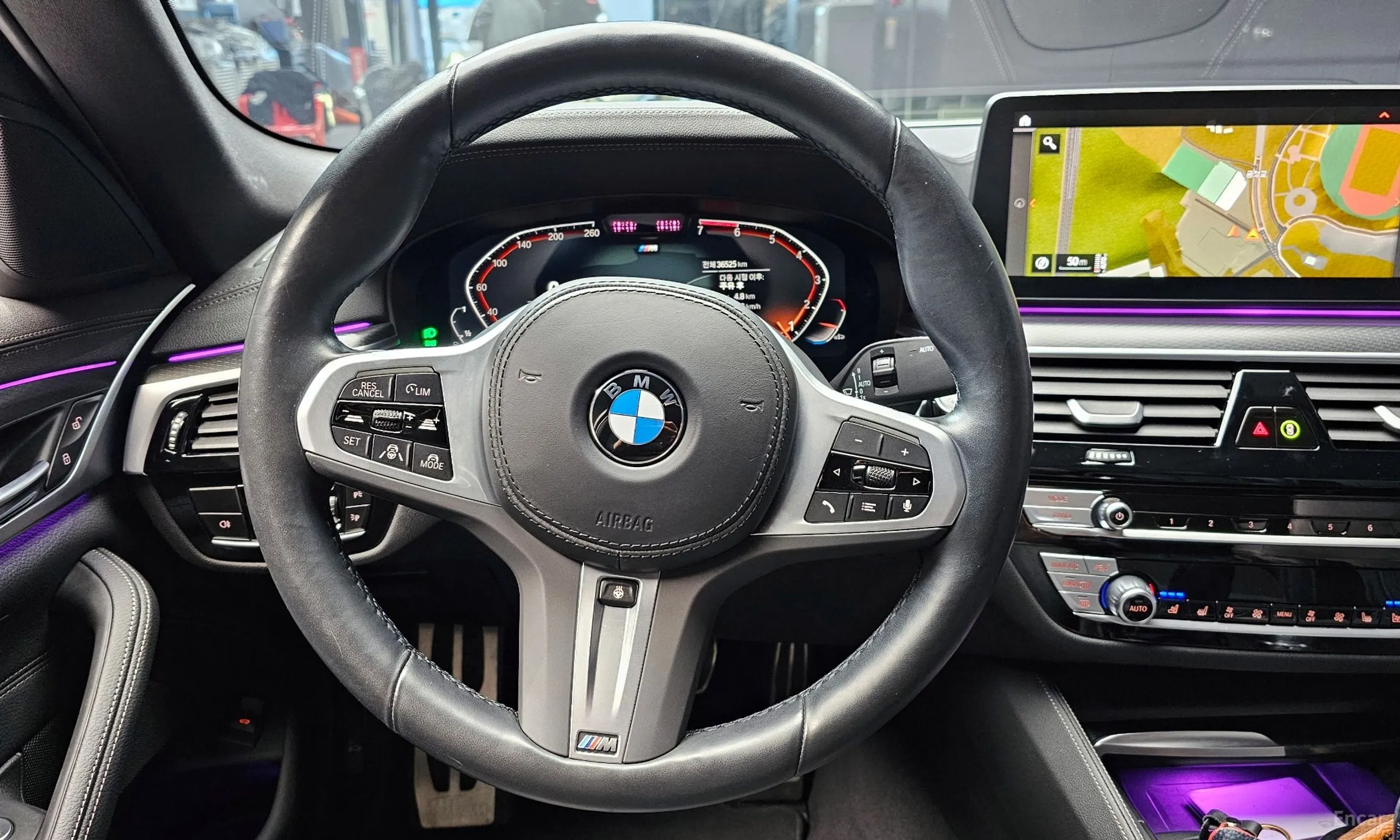 BMW 5 Series (G30) превью 13