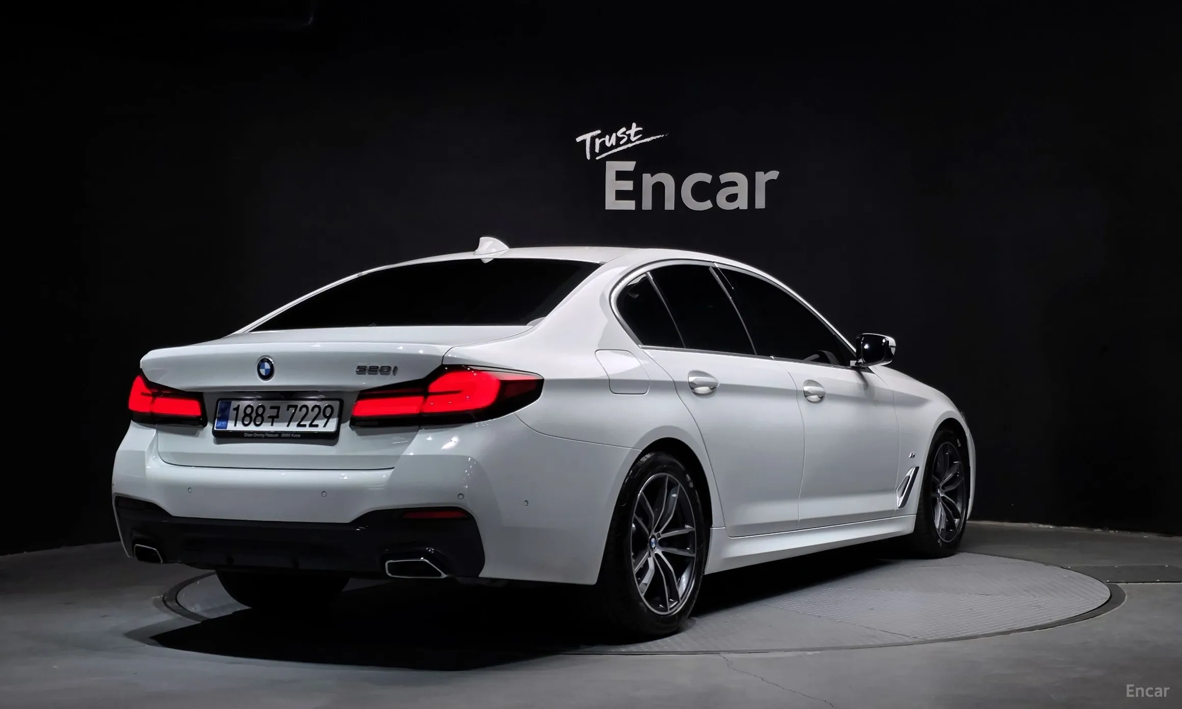 BMW 5 Series (G30) превью 2