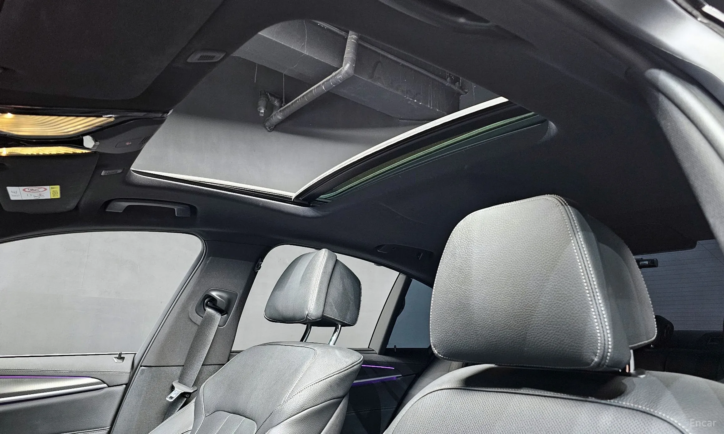 BMW 5 Series (G30) превью 19