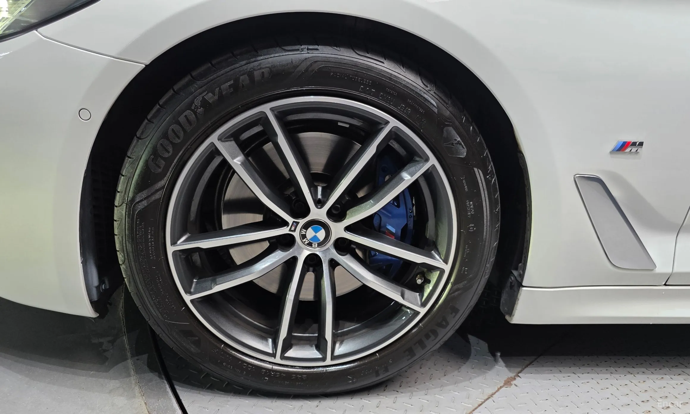 BMW 5 Series (G30) превью 5