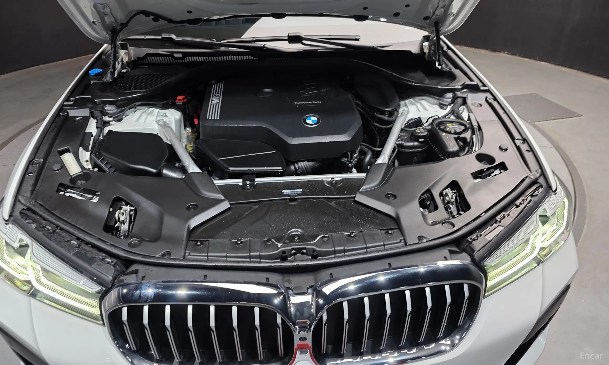 BMW 5 Series (G30) превью 6