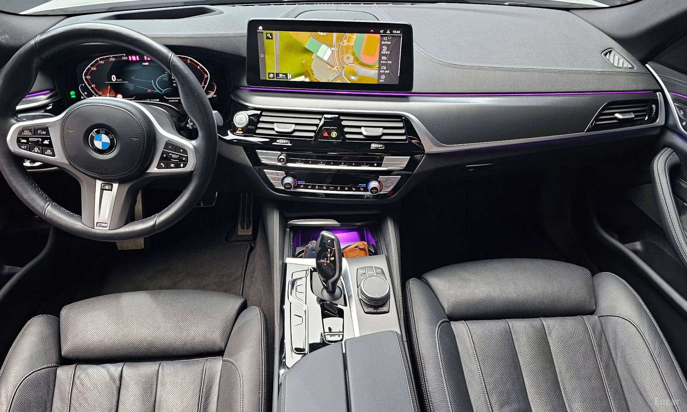 BMW 5 Series (G30) превью 7