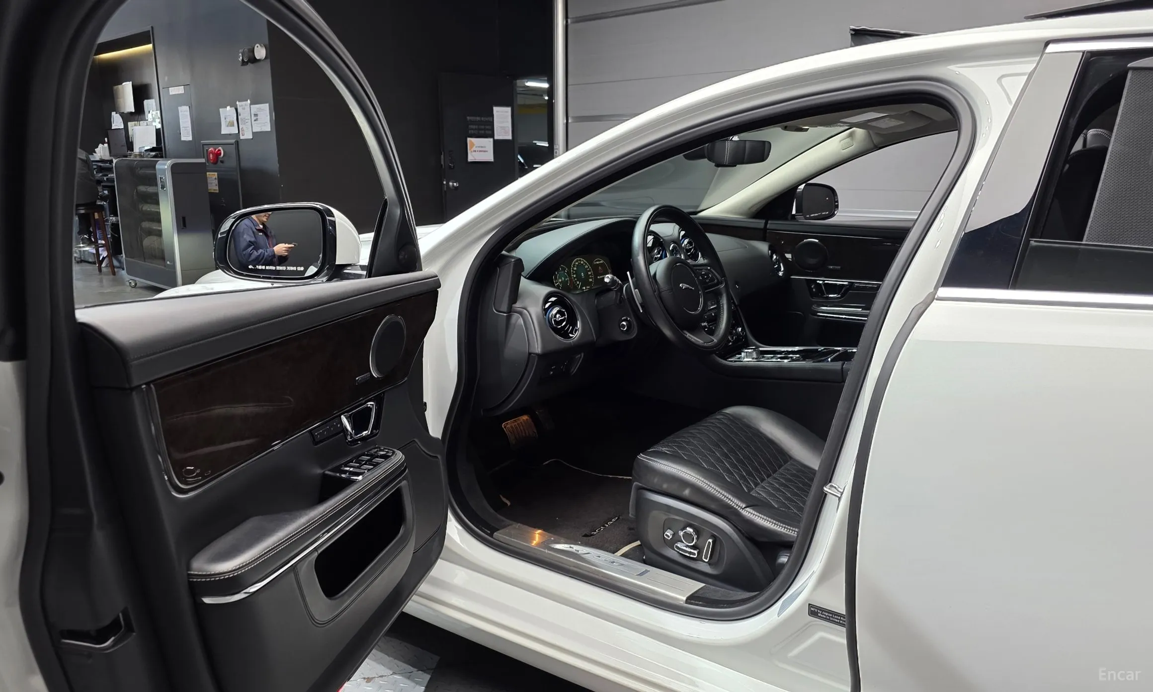 Jaguar All New XJ превью 11