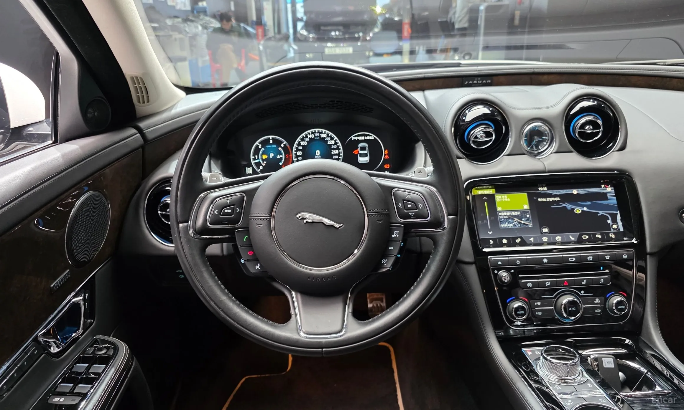 Jaguar All New XJ превью 13