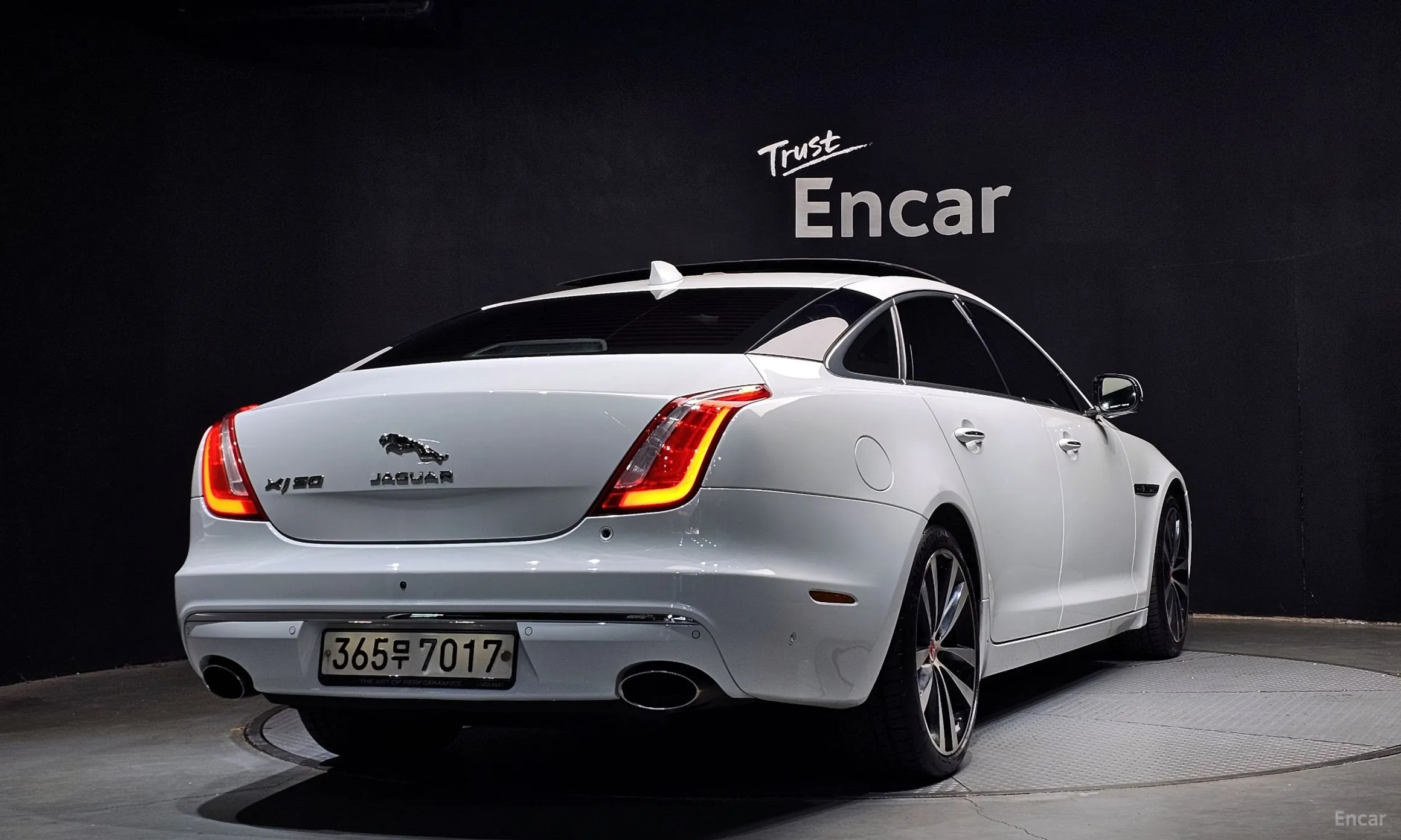 Jaguar All New XJ превью 2