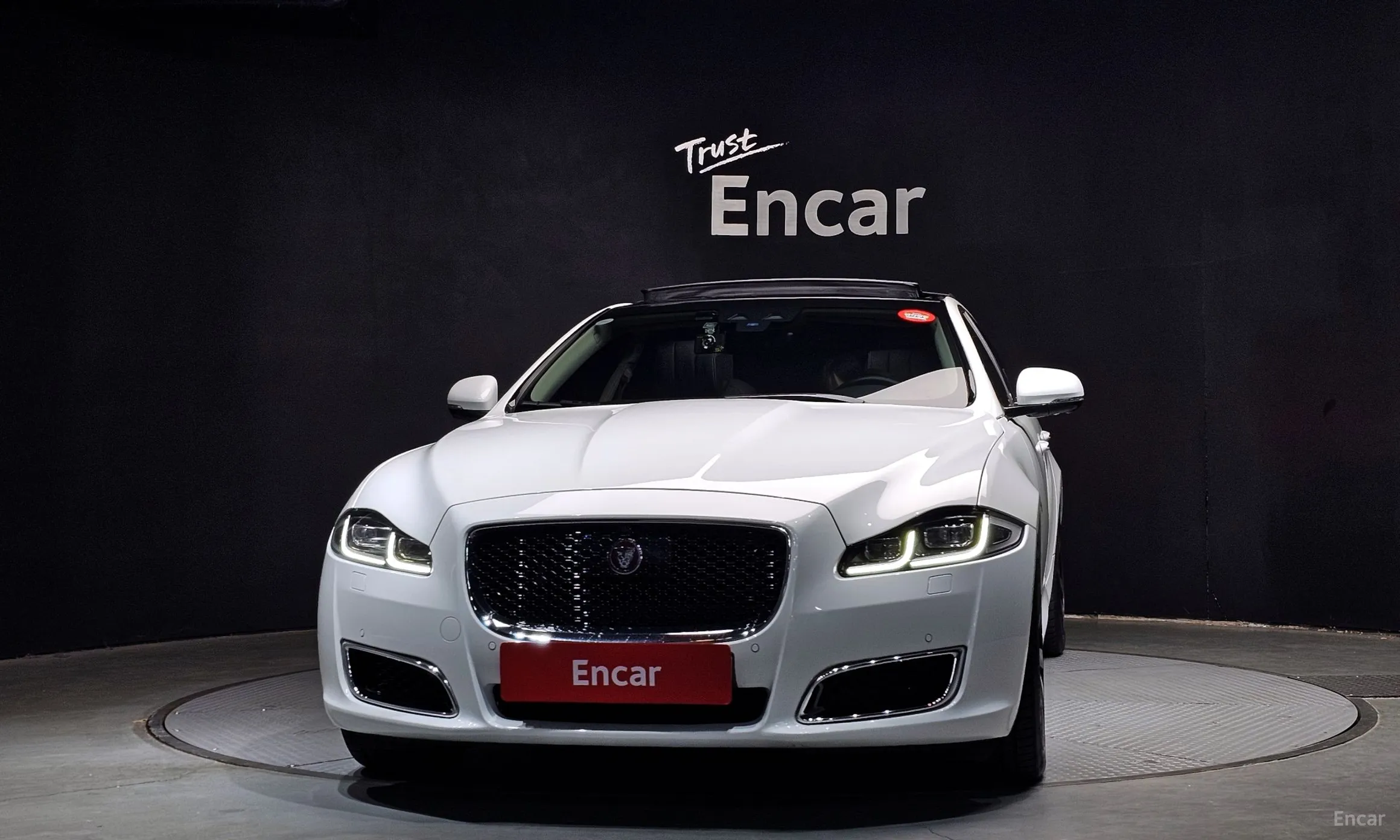 Jaguar All New XJ превью 3