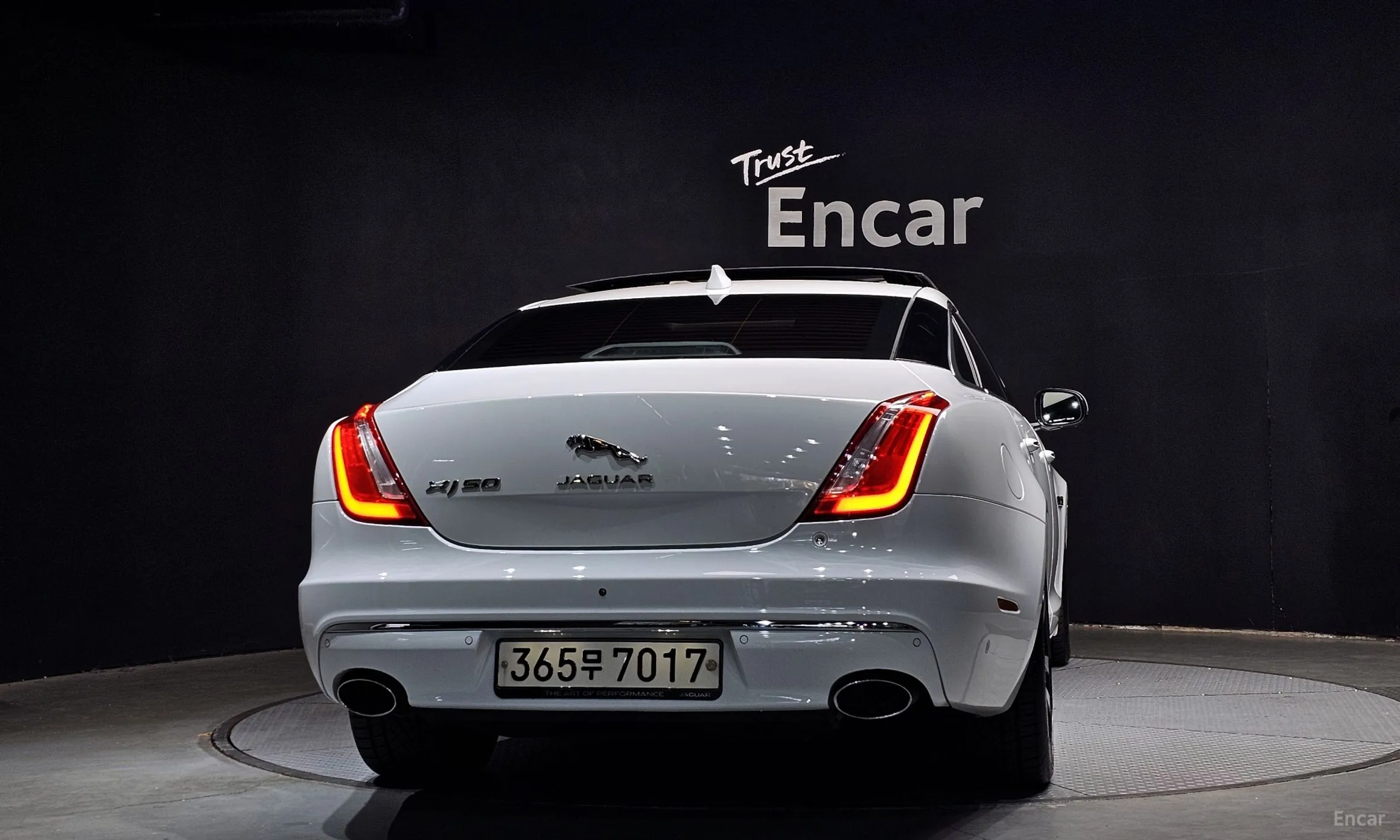 Jaguar All New XJ превью 4
