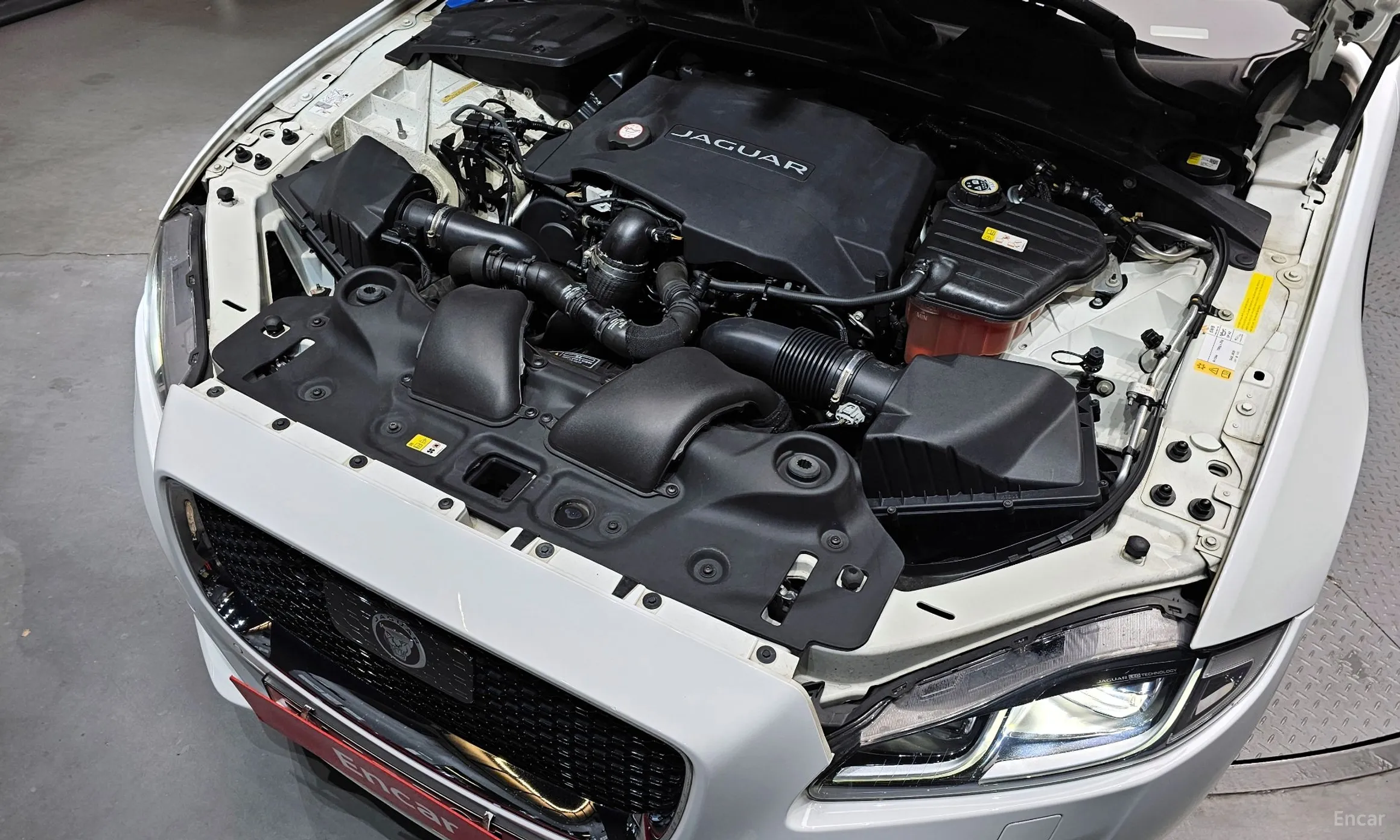 Jaguar All New XJ превью 6