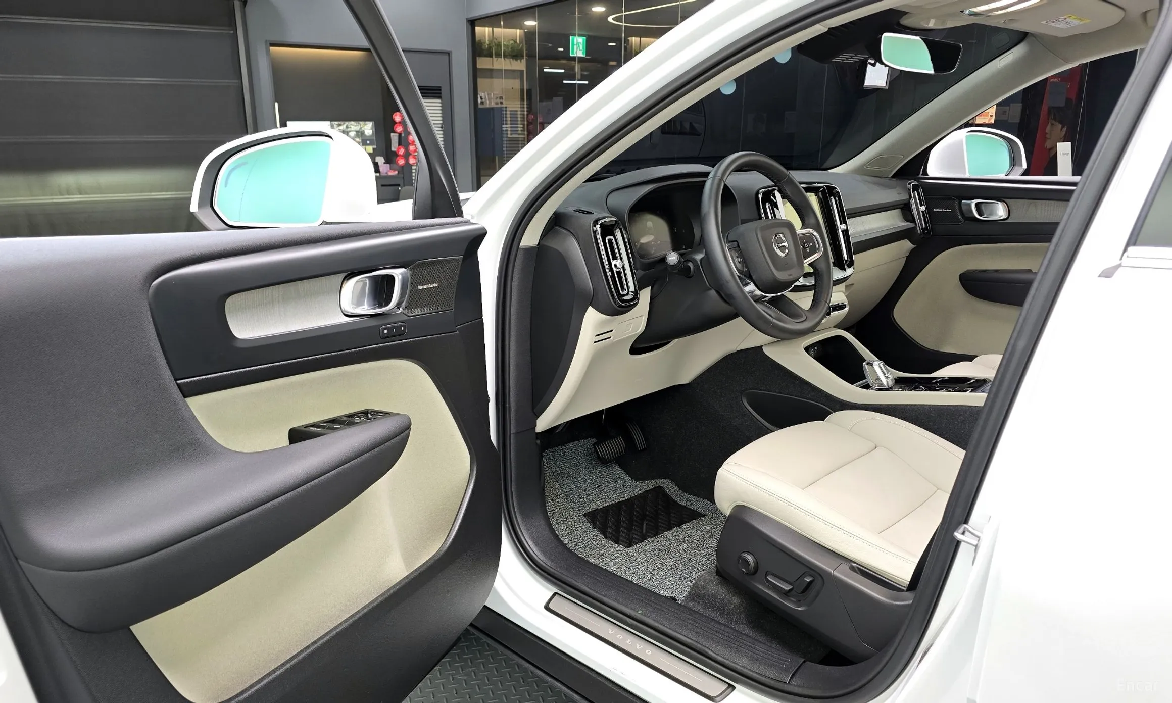 Volvo XC40 превью 11