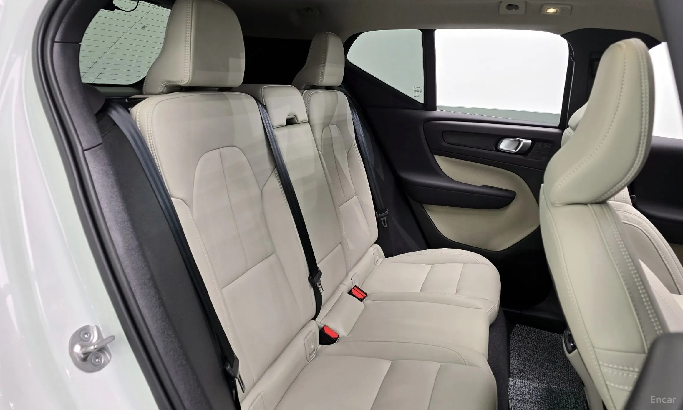 Volvo XC40 превью 12