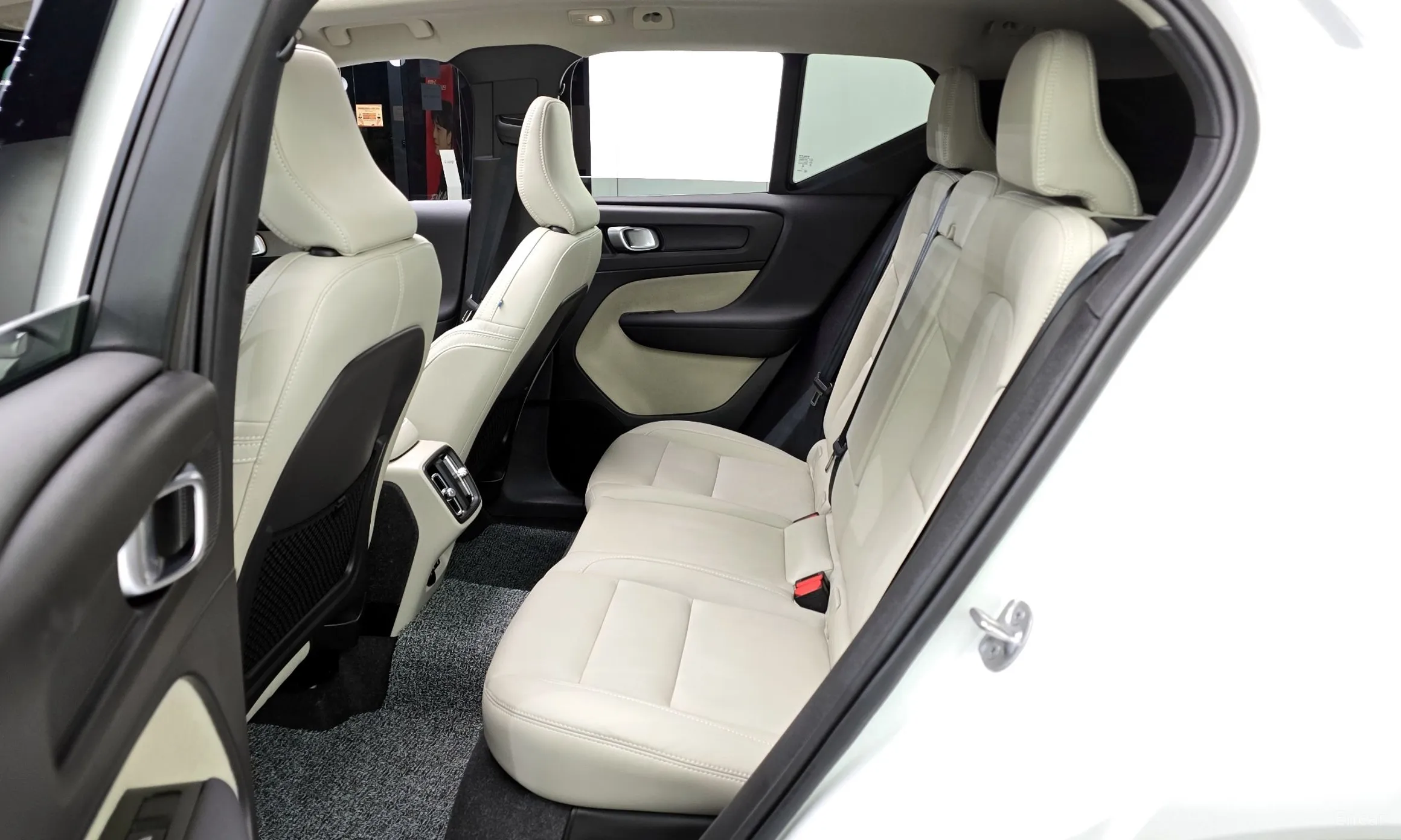 Volvo XC40 превью 13