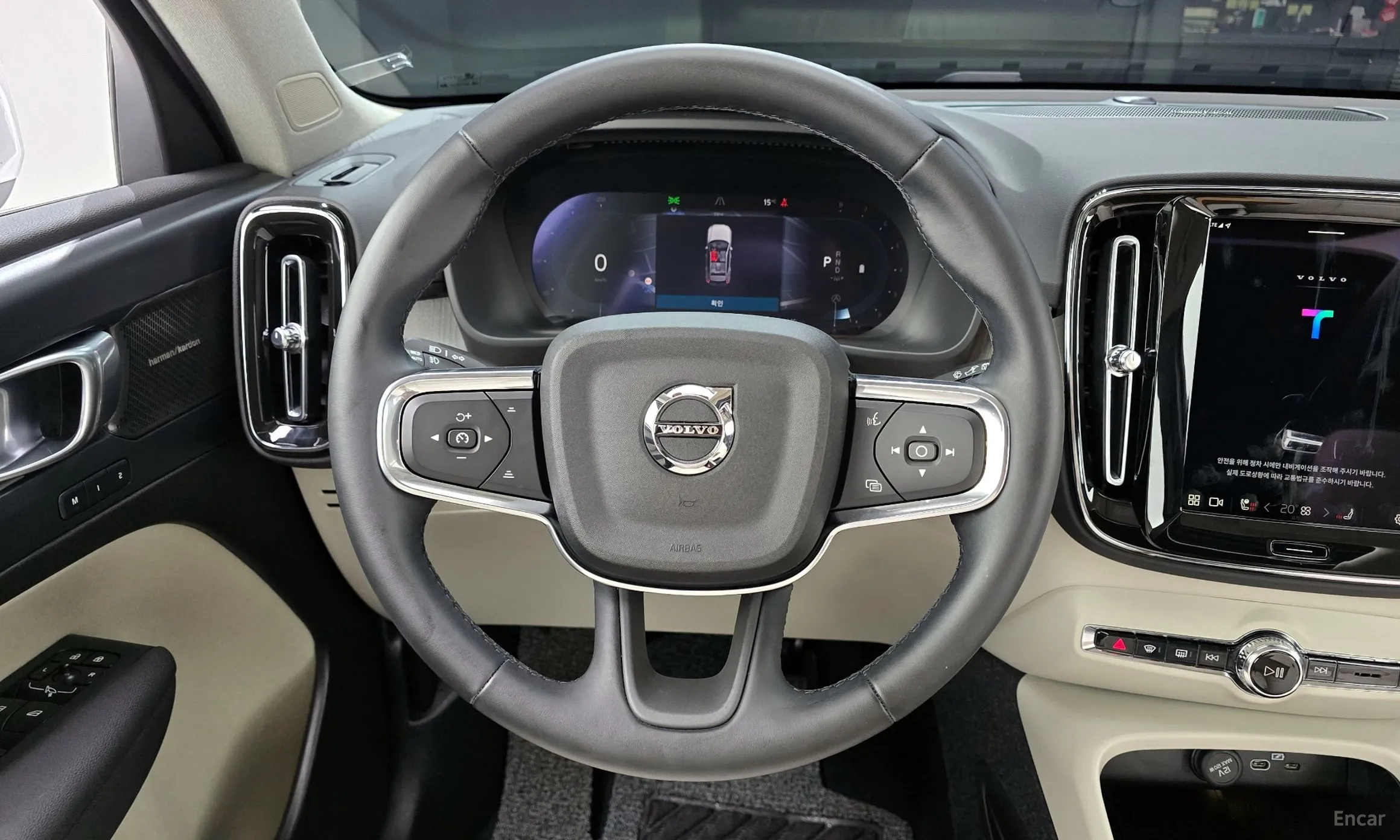 Volvo XC40 превью 14