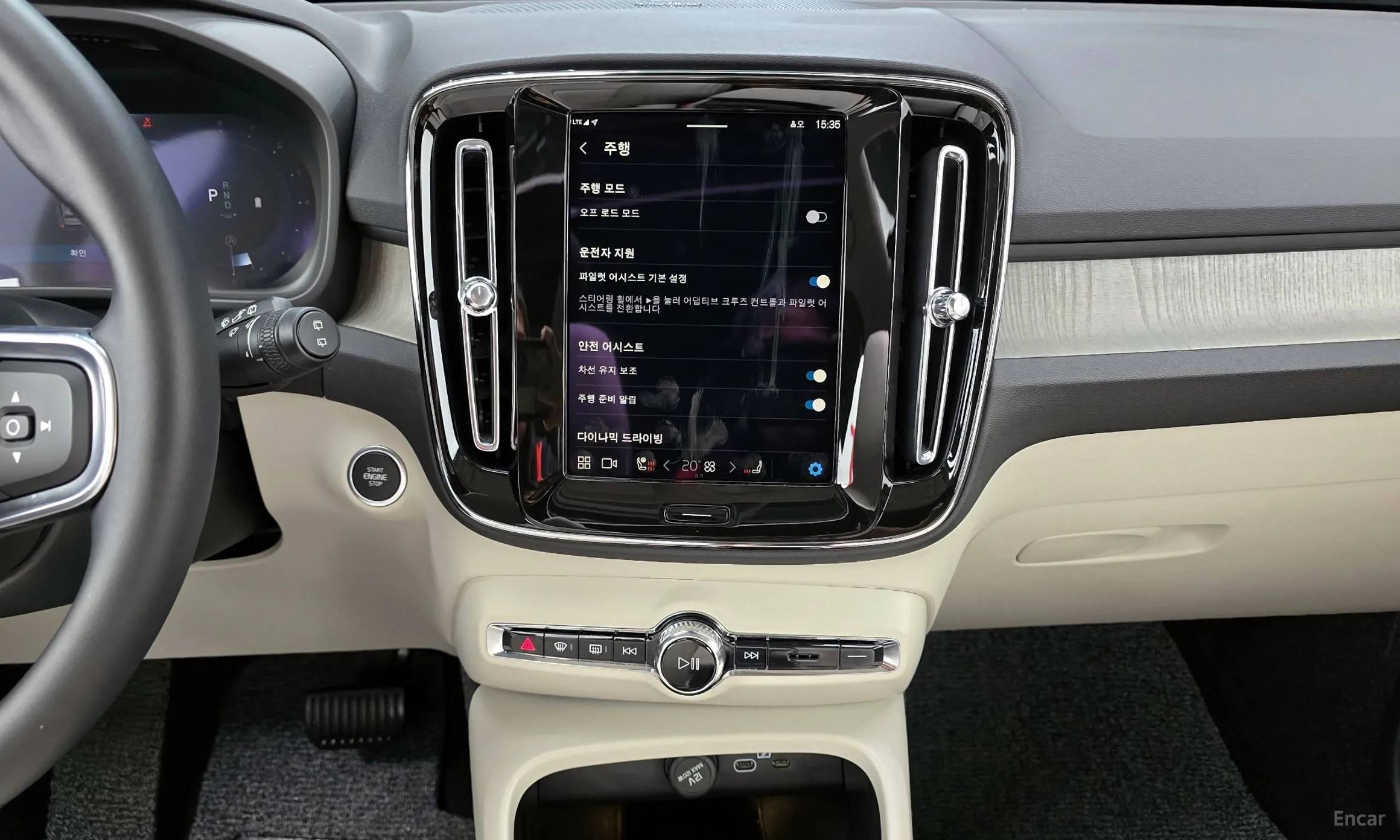 Volvo XC40 превью 15