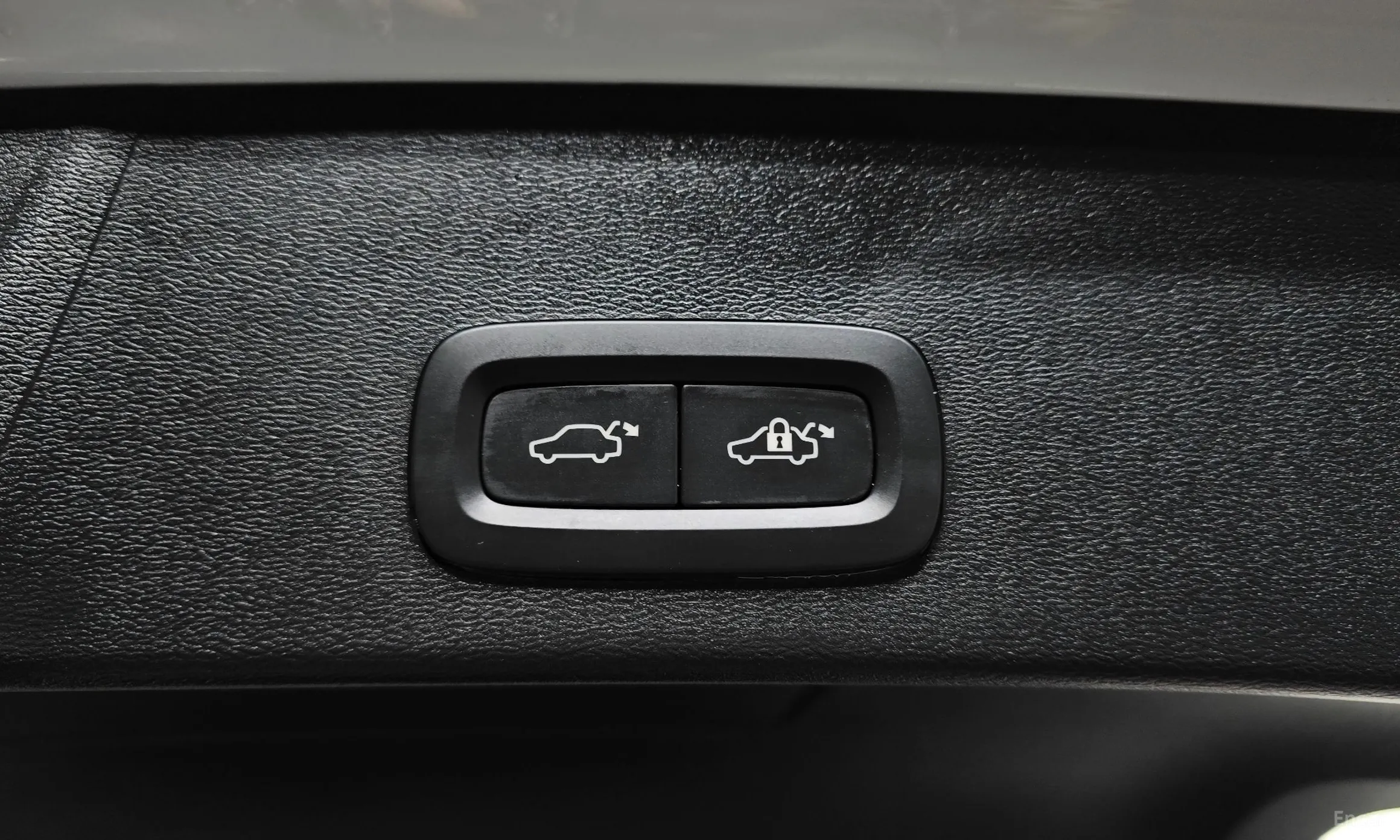 Volvo XC40 превью 20