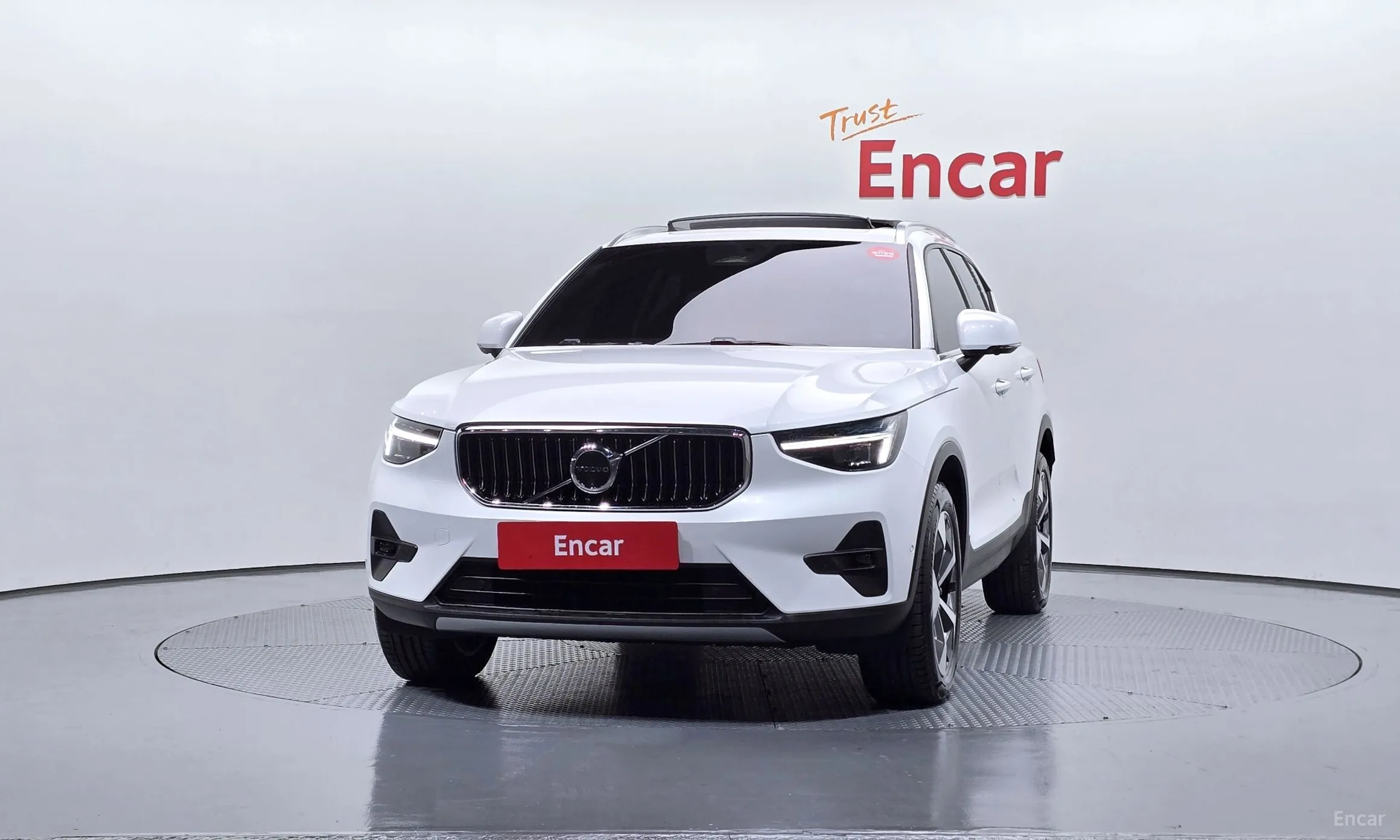 Volvo XC40 превью 3