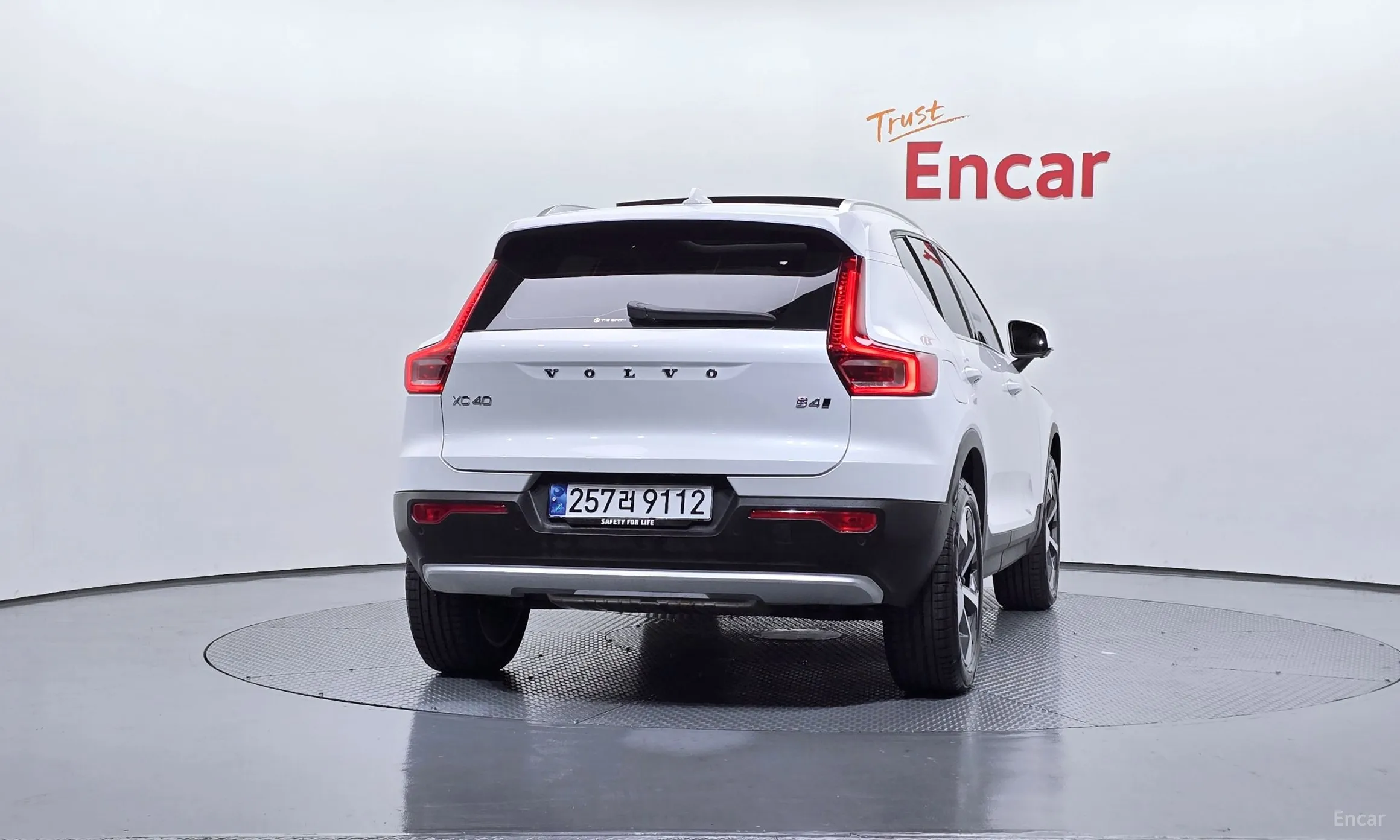 Volvo XC40 превью 4