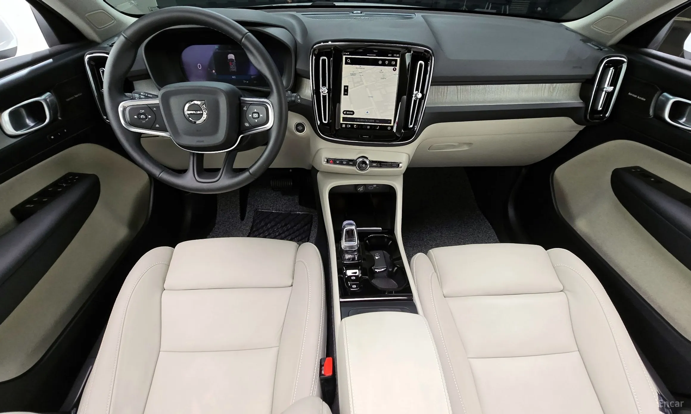 Volvo XC40 превью 7