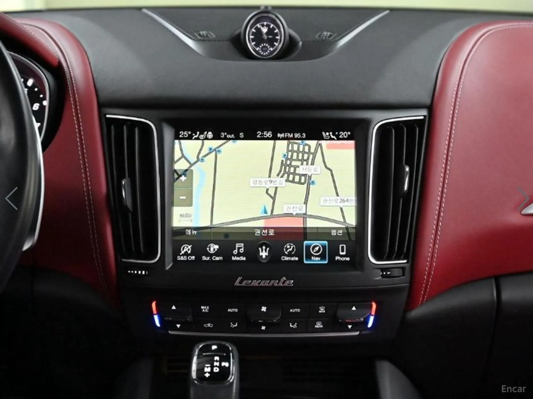 Maserati Levante превью 14
