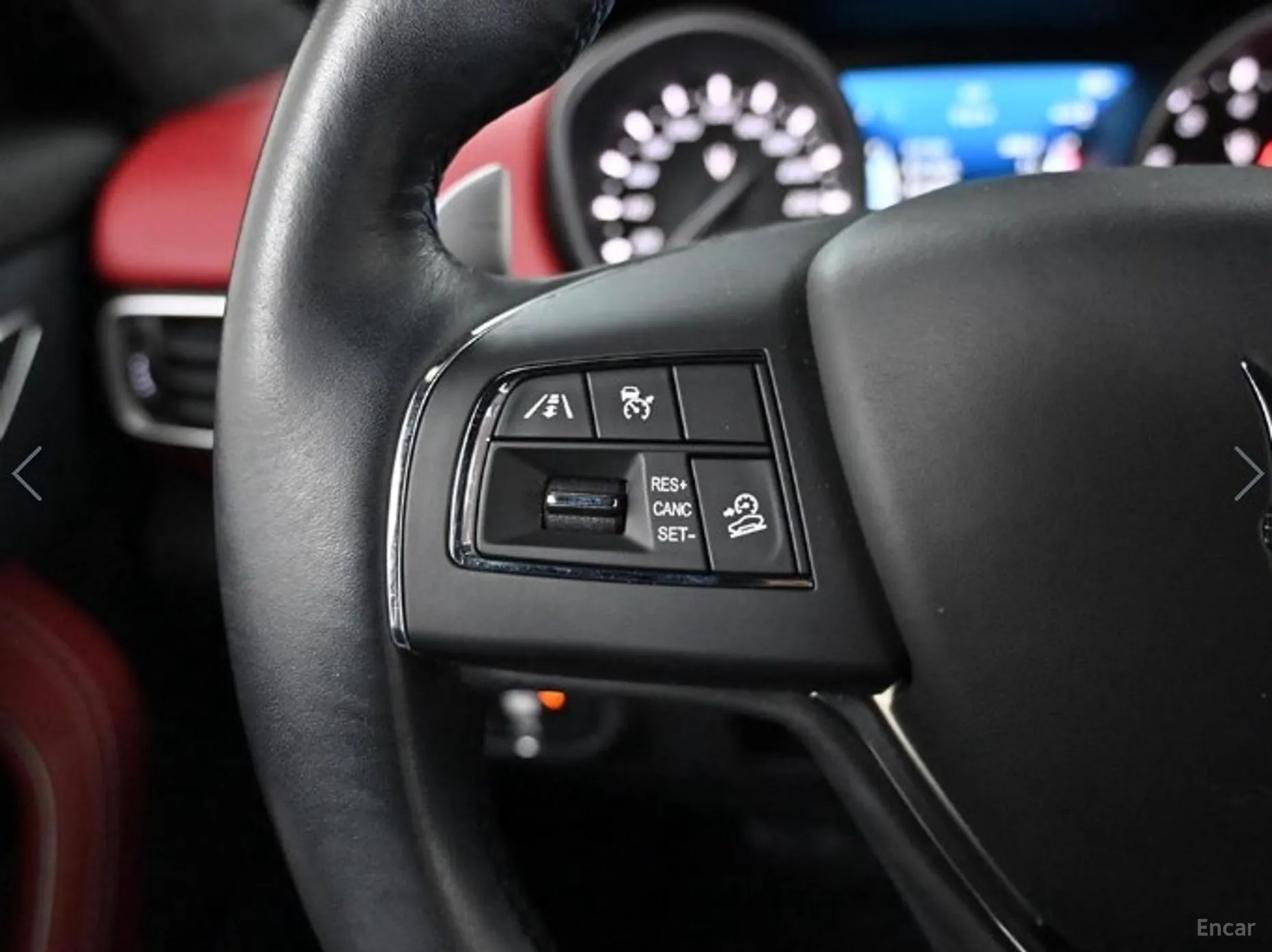 Maserati Levante превью 18