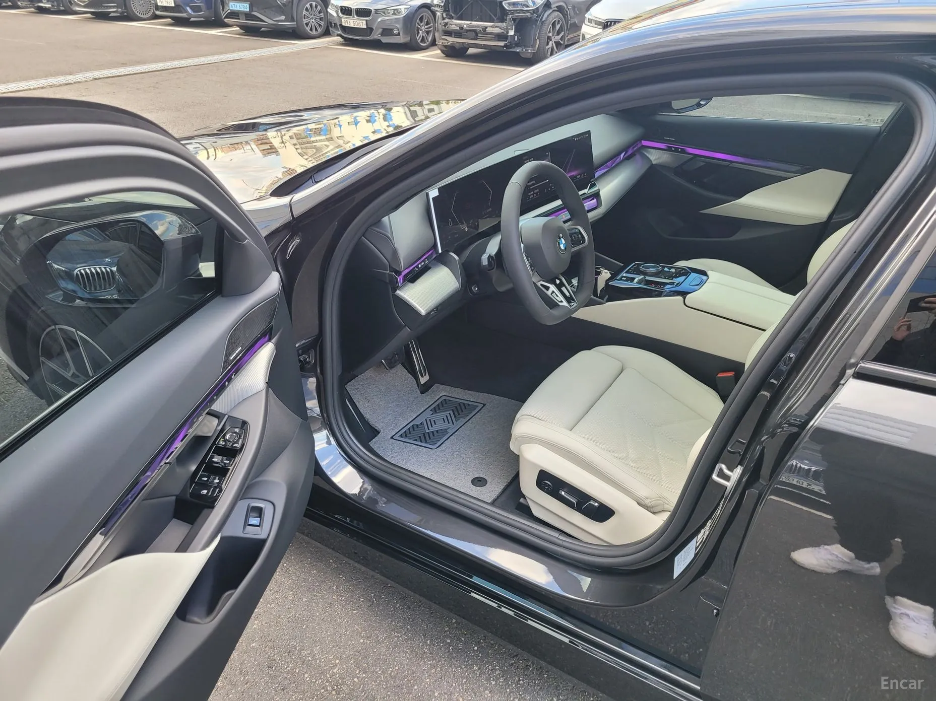 BMW 5 Series (G60) превью 11