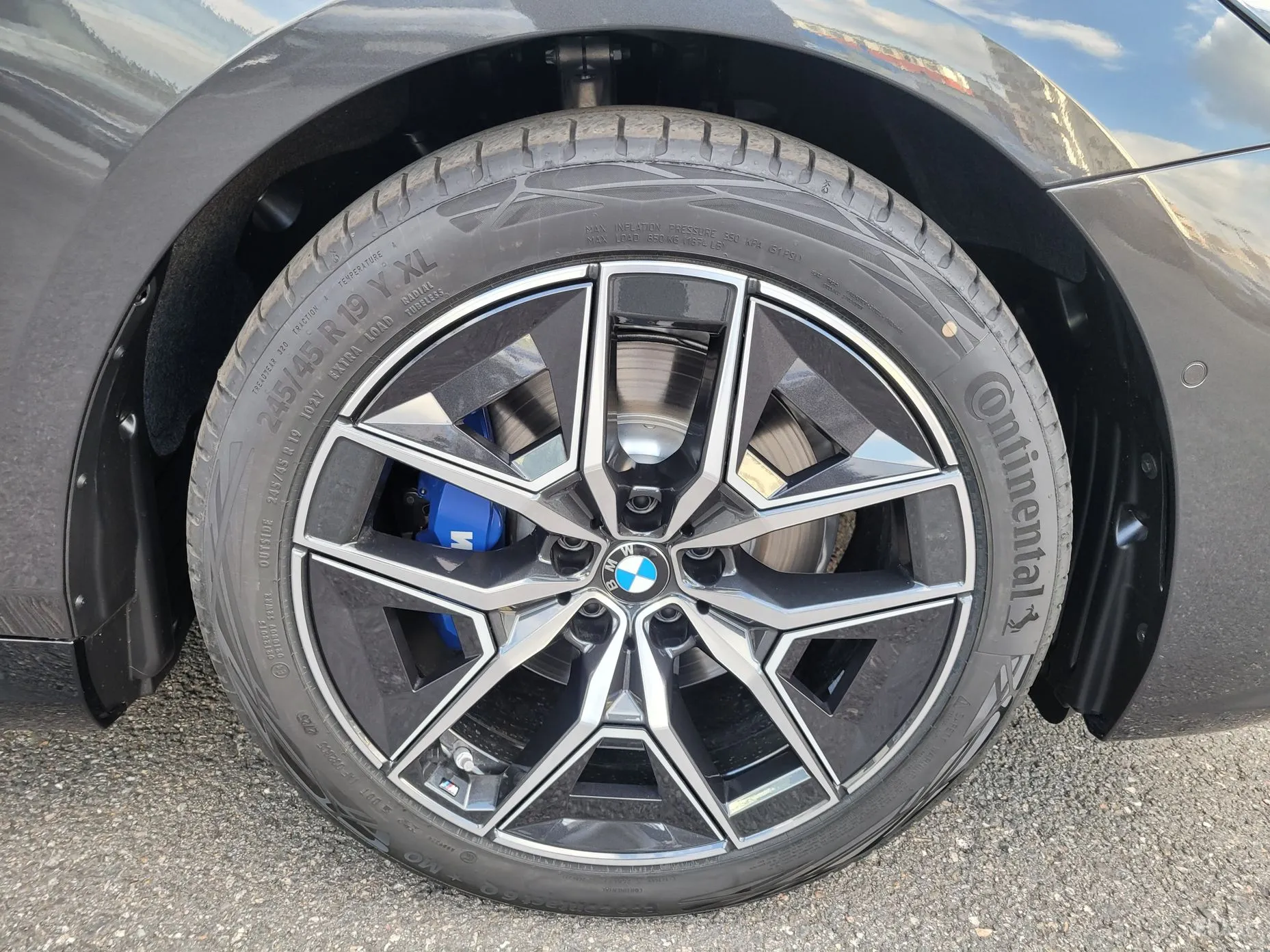 BMW 5 Series (G60) превью 15