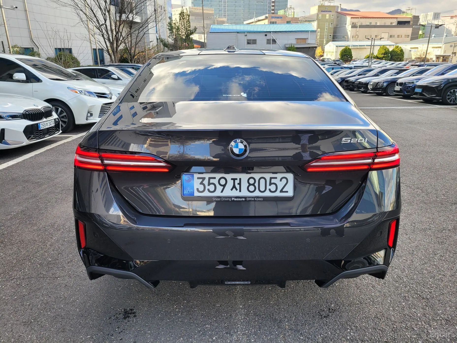 BMW 5 Series (G60) превью 4