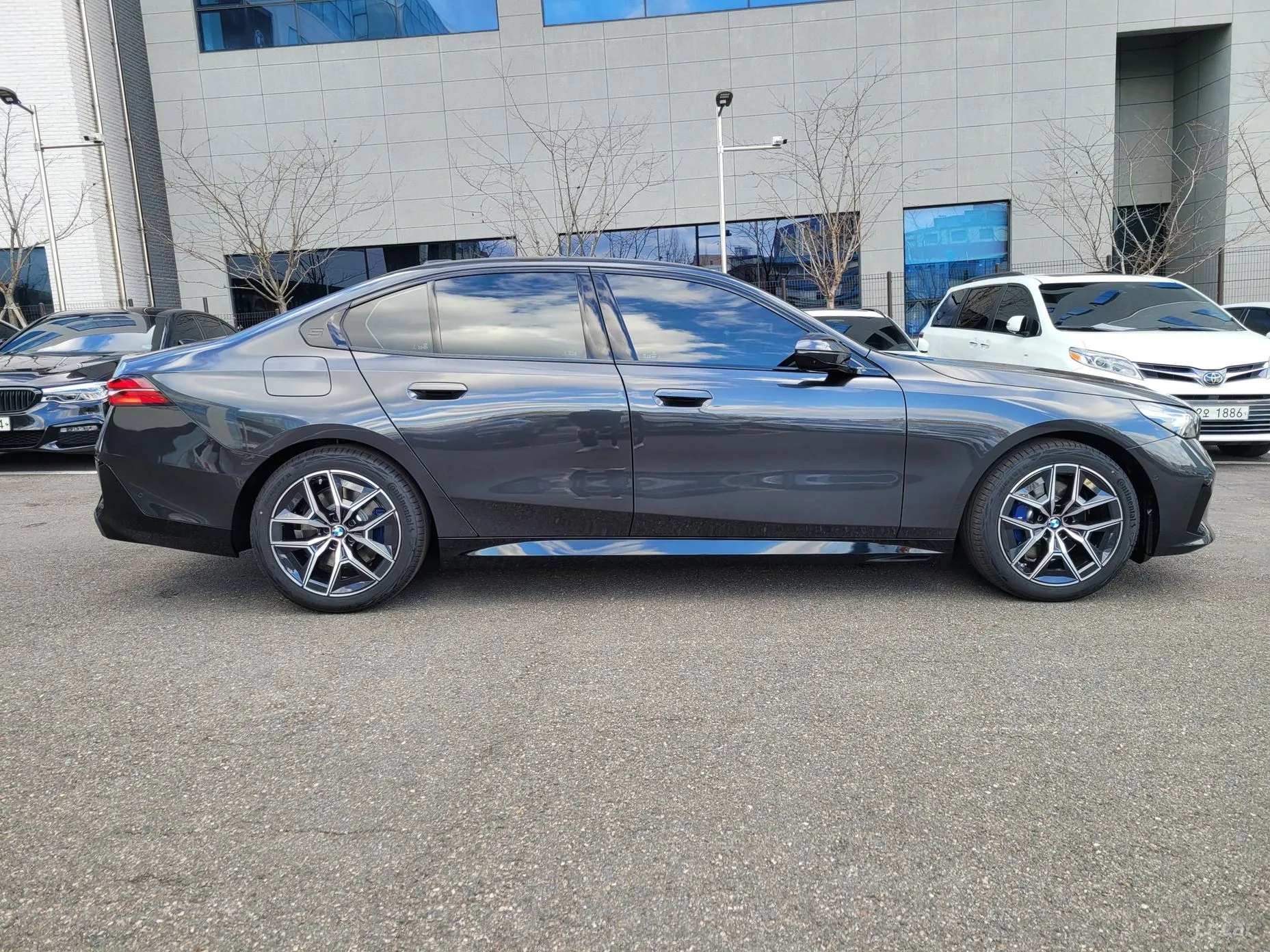 BMW 5 Series (G60) превью 6