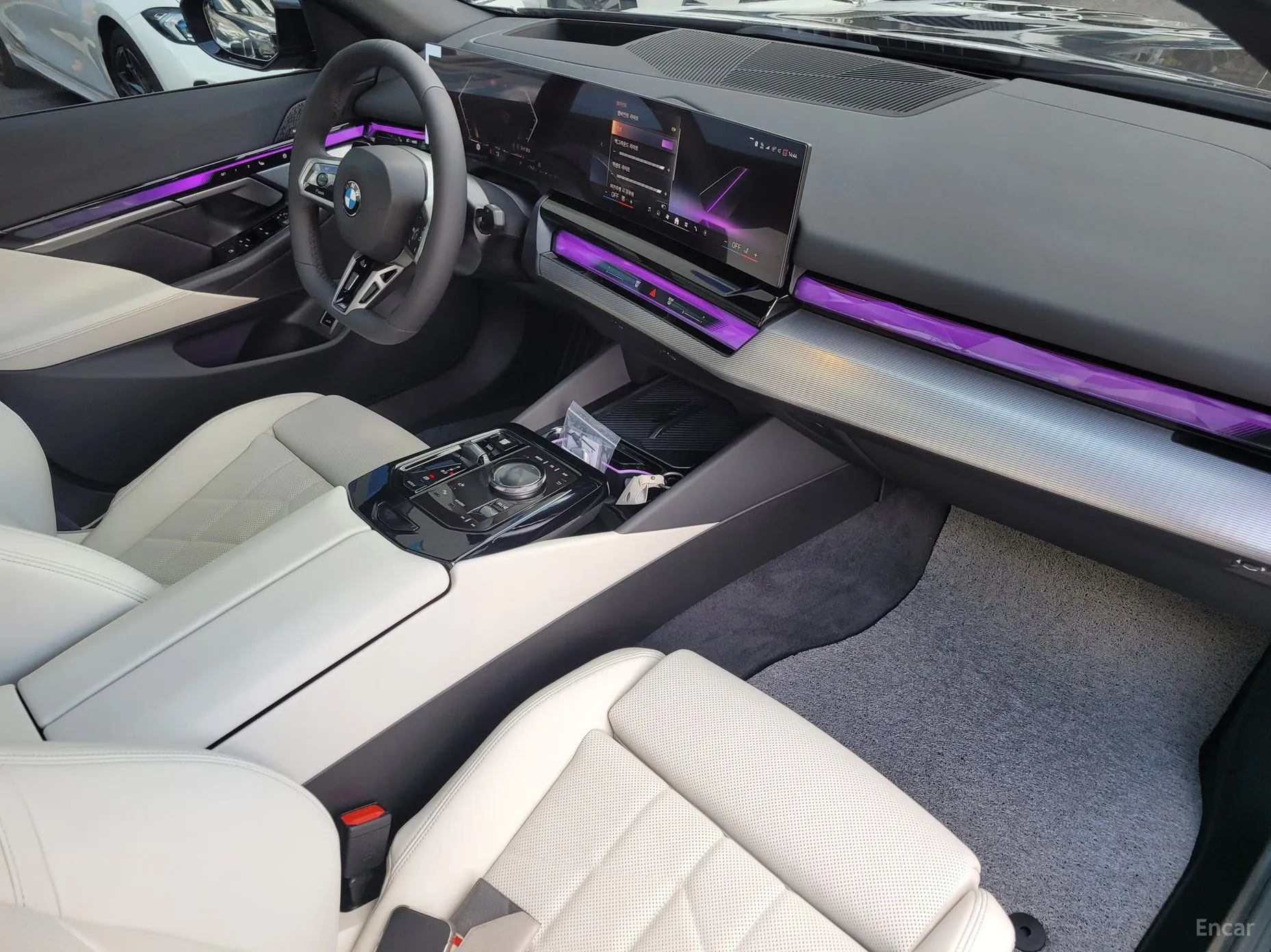 BMW 5 Series (G60) превью 9