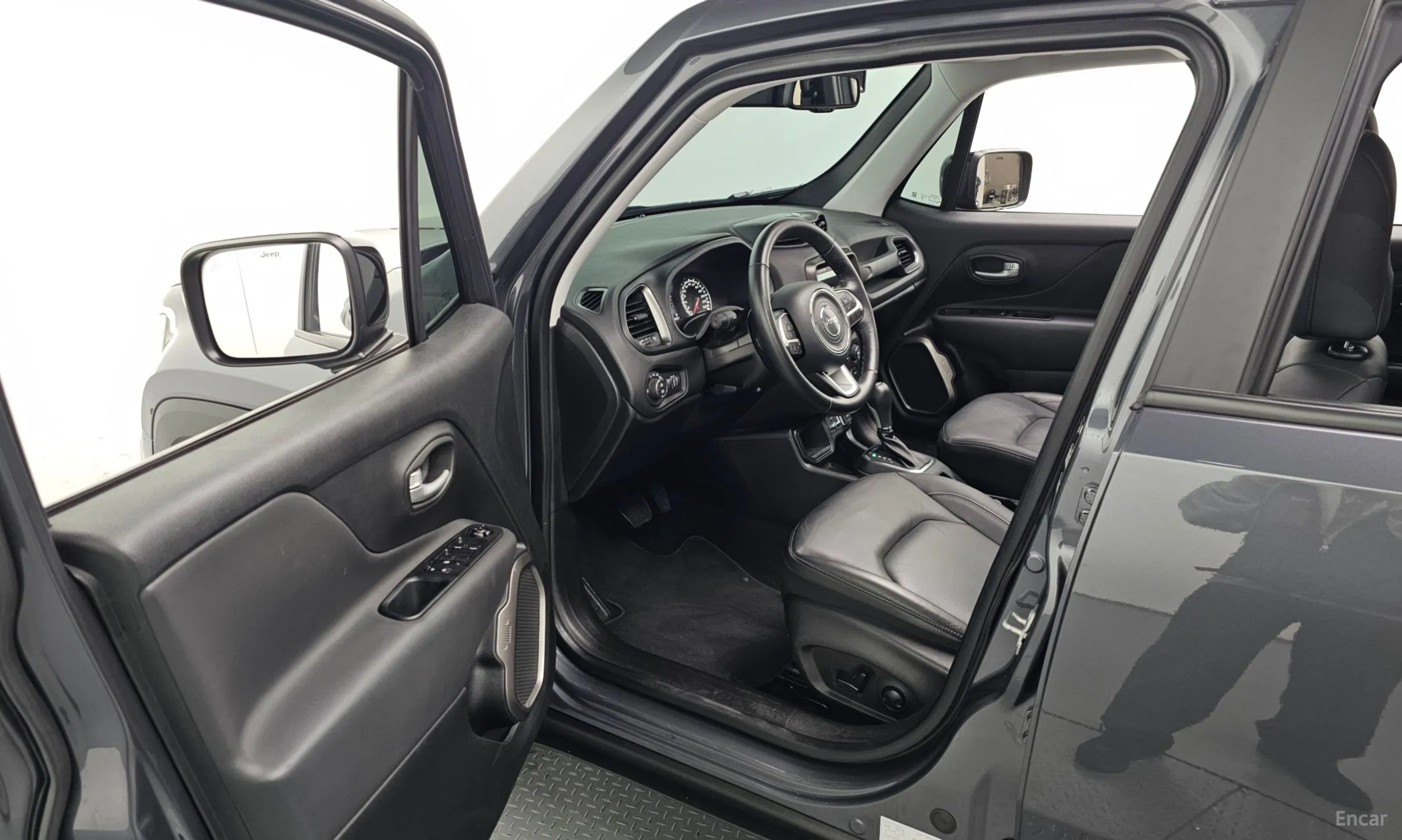 Jeep Renegade превью 10