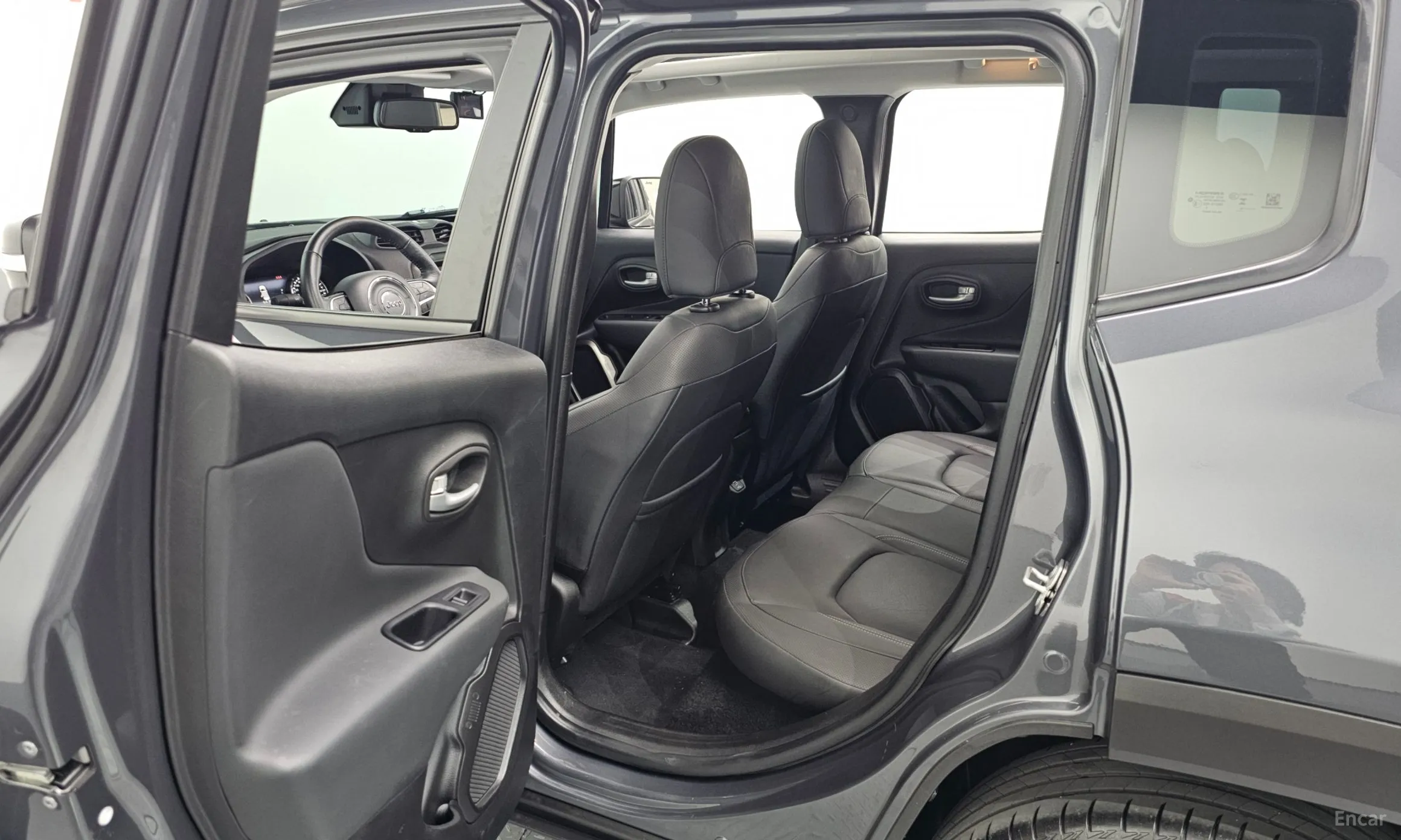 Jeep Renegade превью 13
