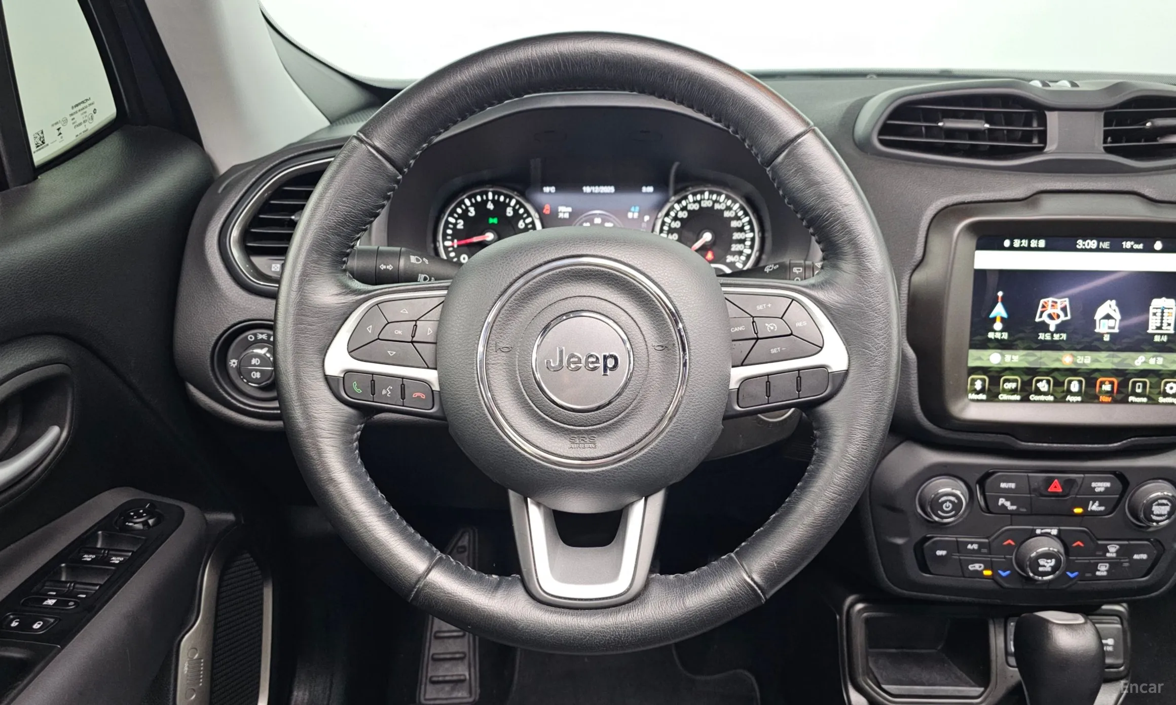 Jeep Renegade превью 14