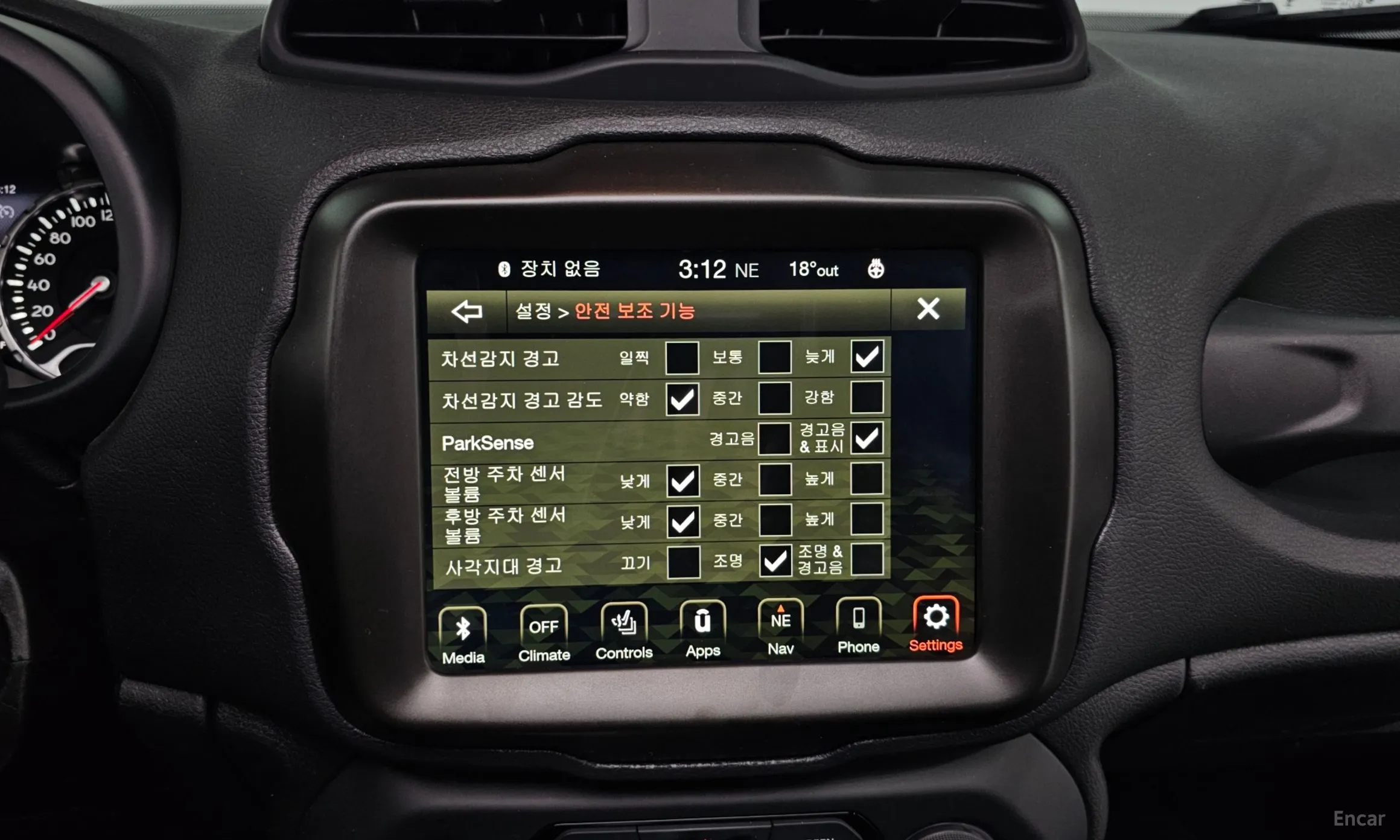 Jeep Renegade превью 17