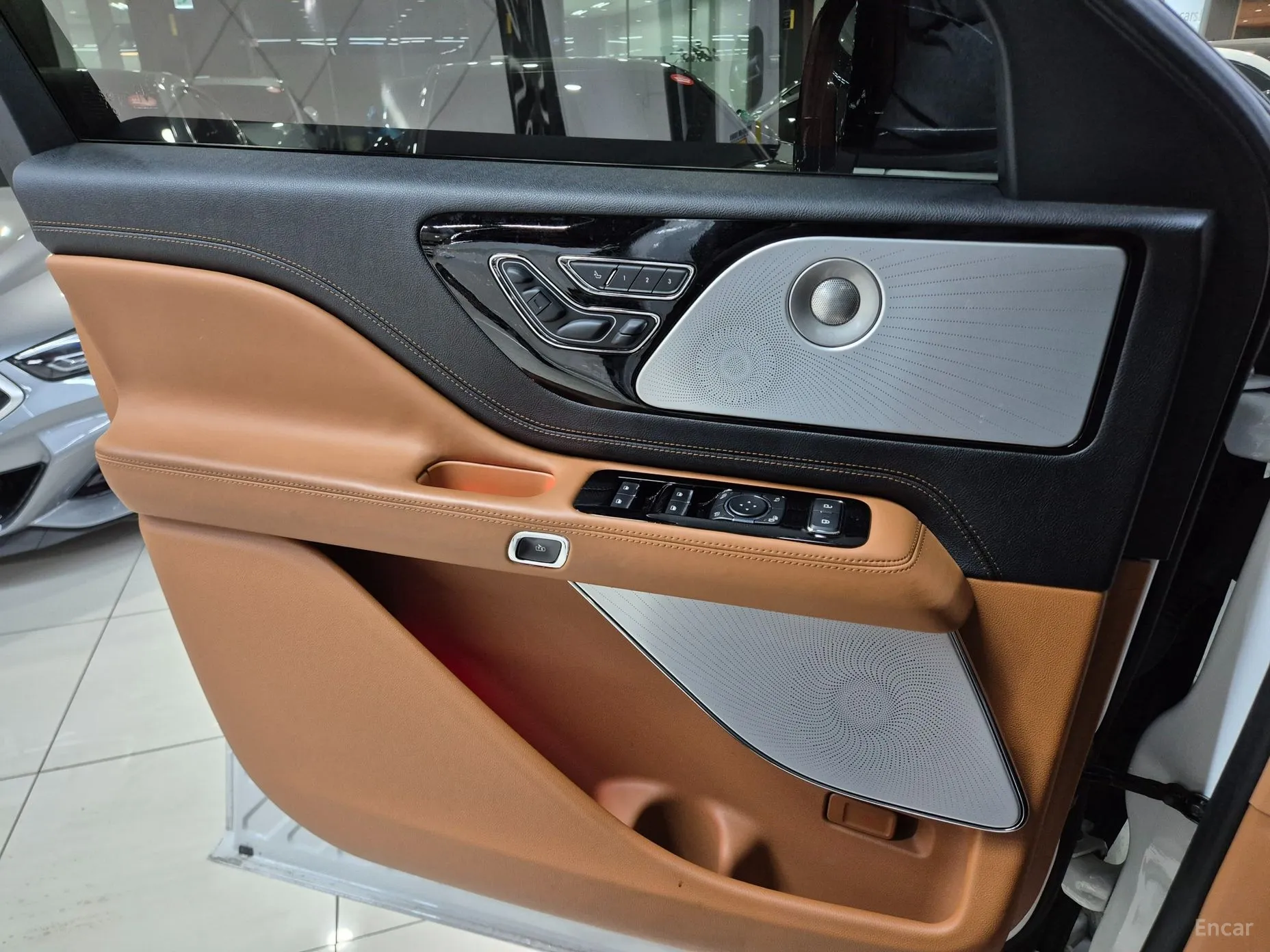 Lincoln Aviator 2nd Generation превью 10