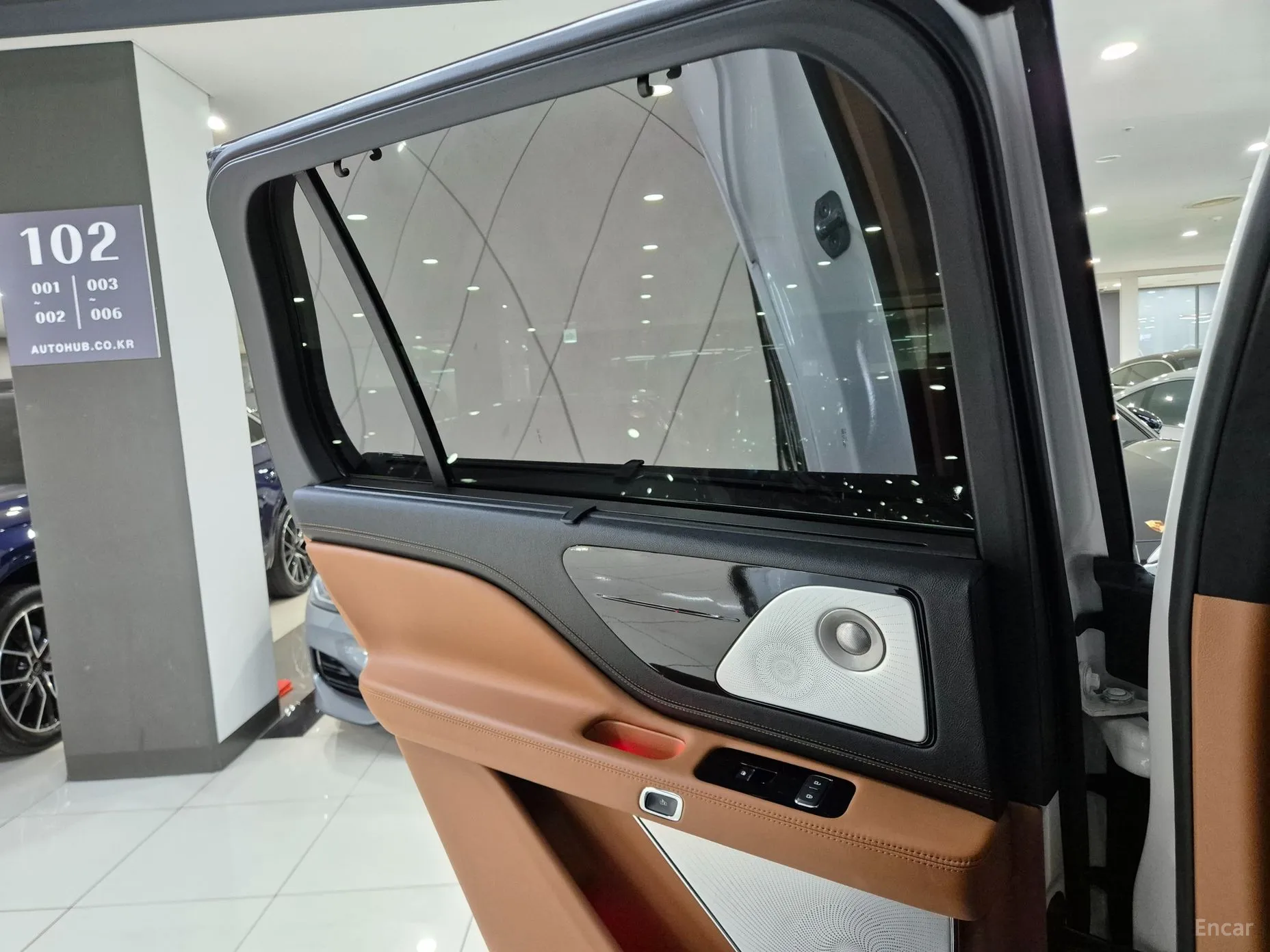 Lincoln Aviator 2nd Generation превью 11