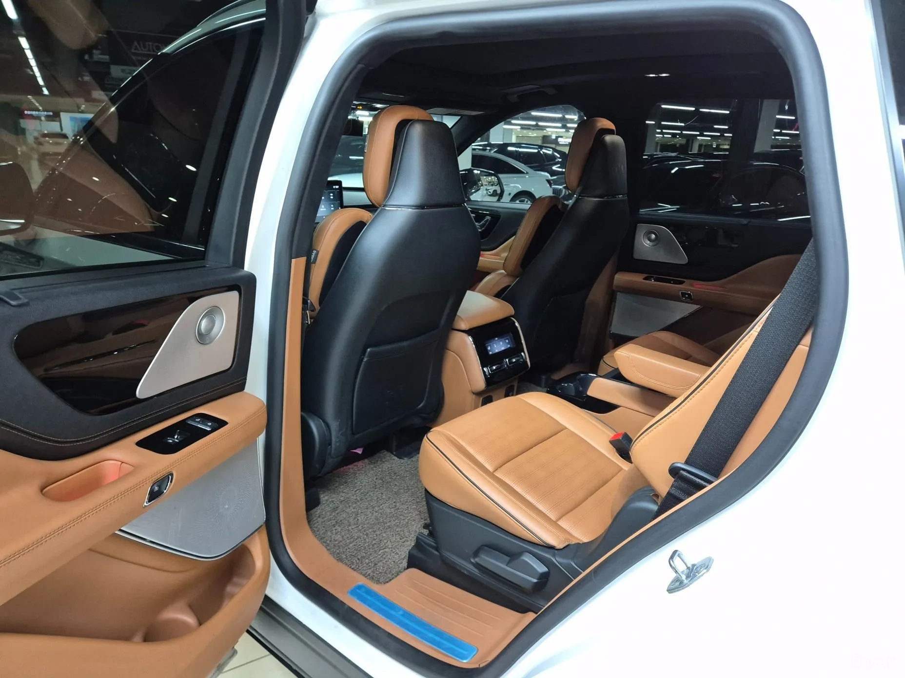 Lincoln Aviator 2nd Generation превью 9