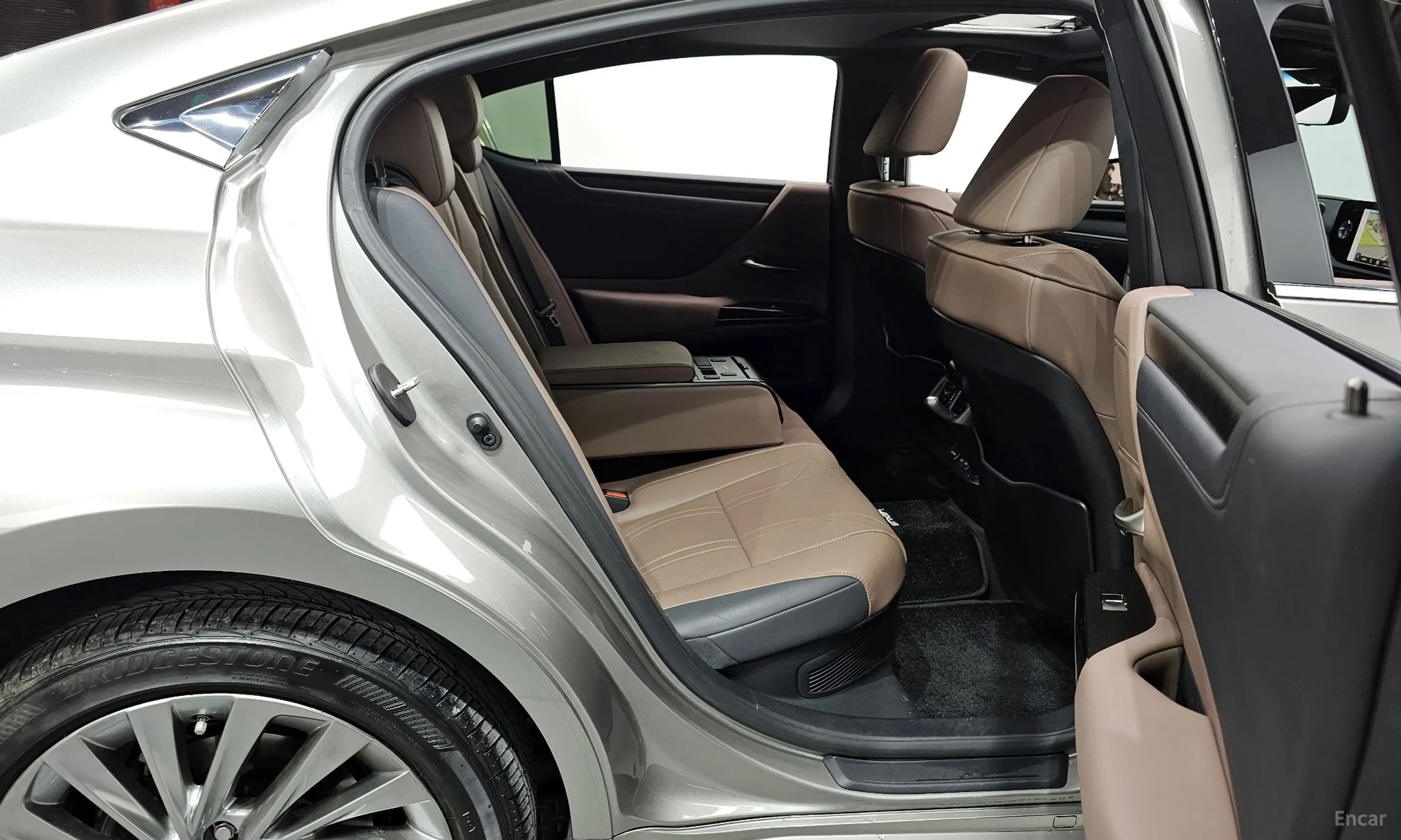 Lexus ES300h 7th Generation превью 12