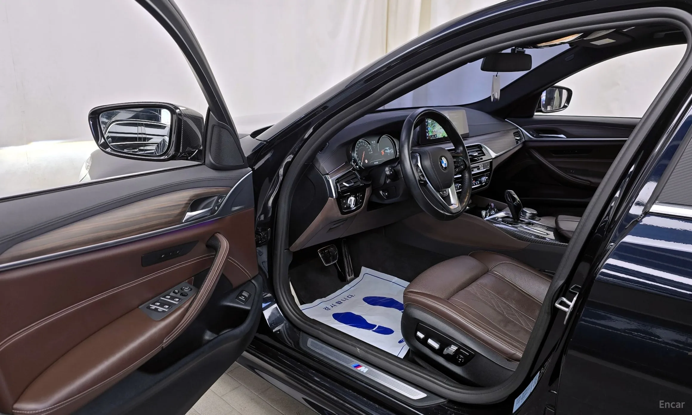 BMW 5 Series (G30) превью 10