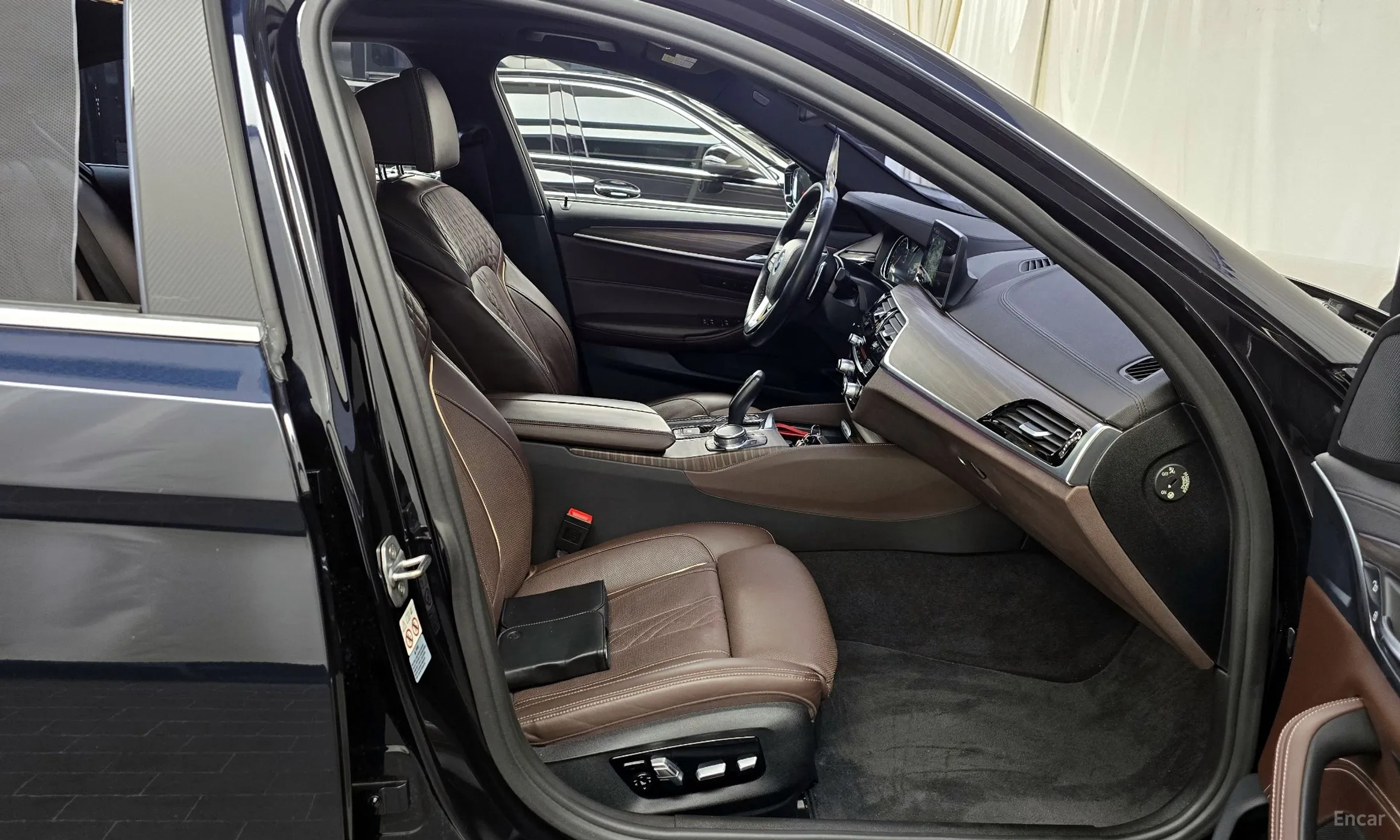 BMW 5 Series (G30) превью 11