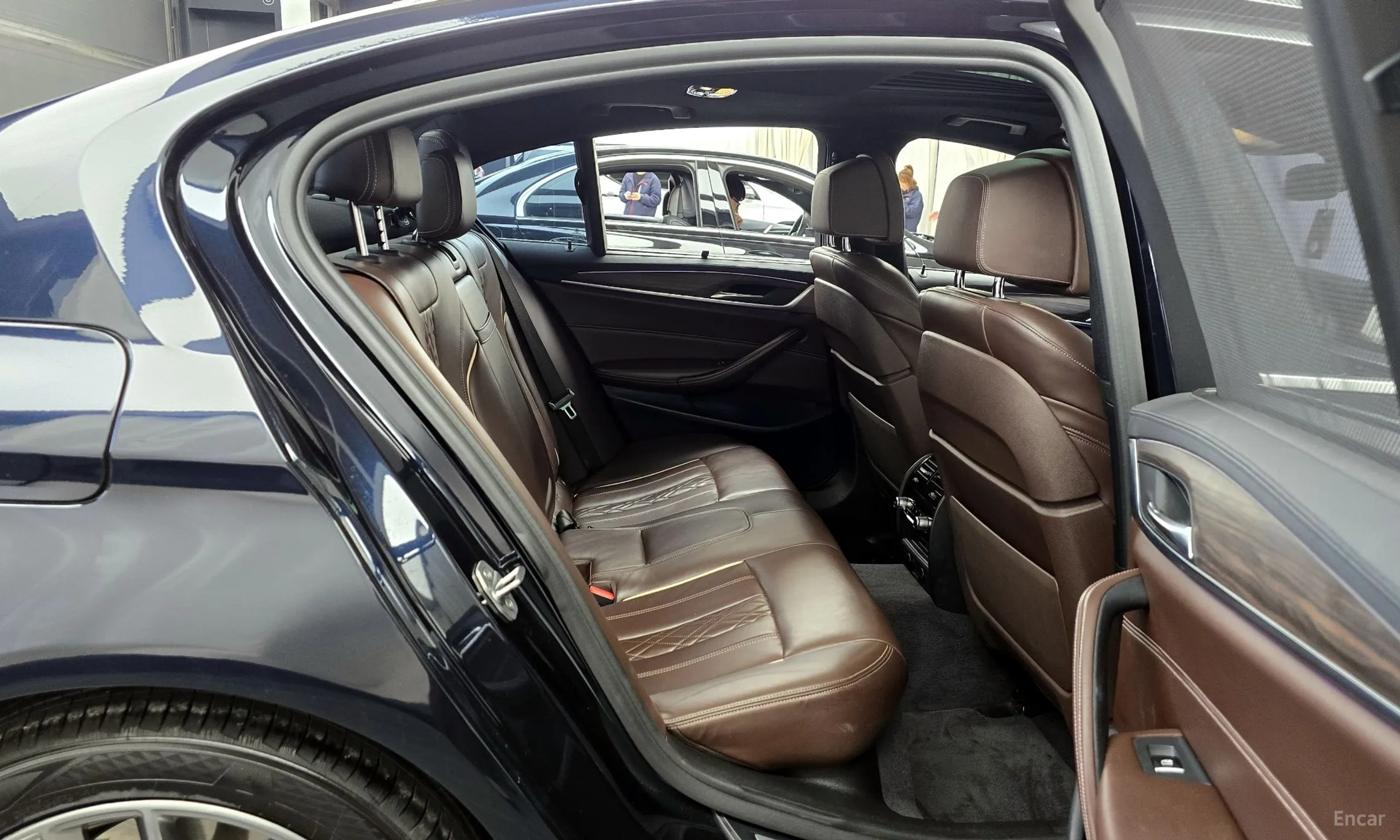 BMW 5 Series (G30) превью 12