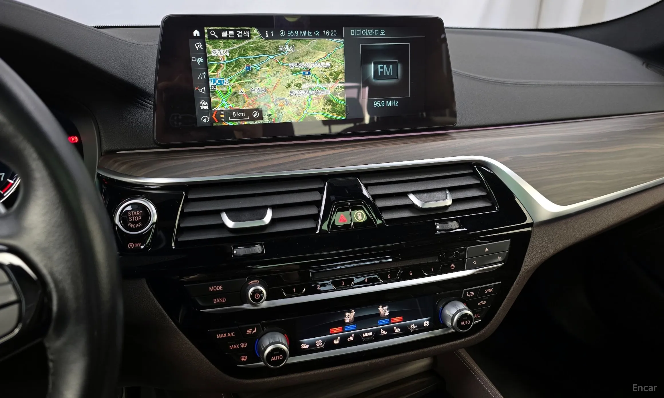 BMW 5 Series (G30) превью 14