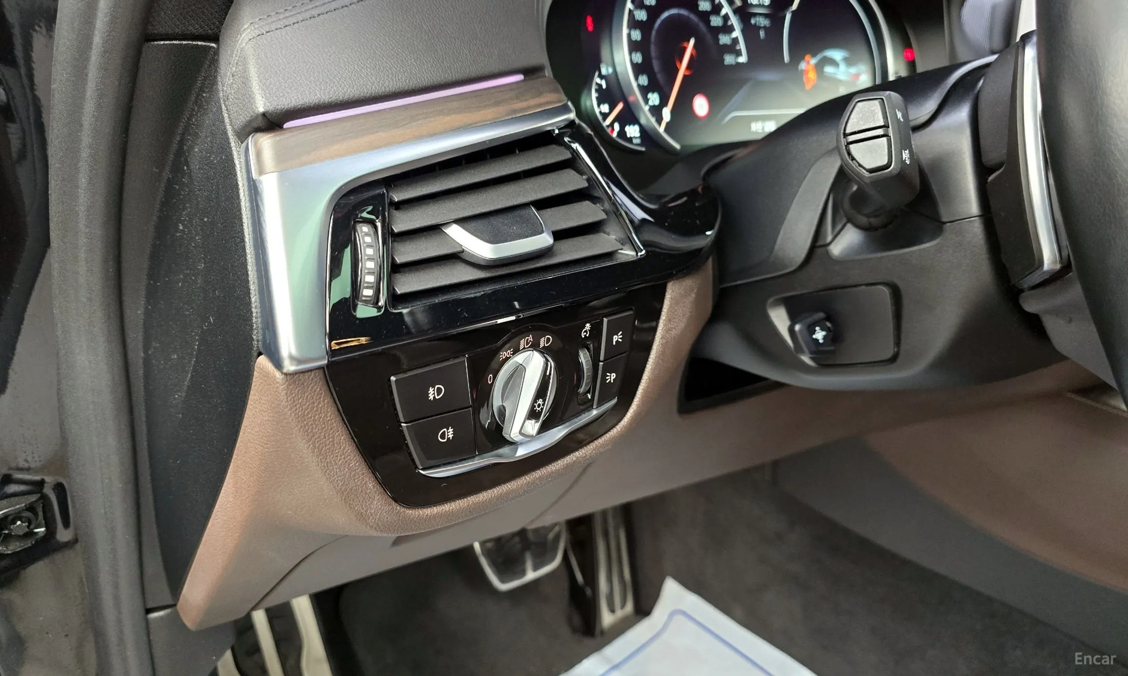 BMW 5 Series (G30) превью 16
