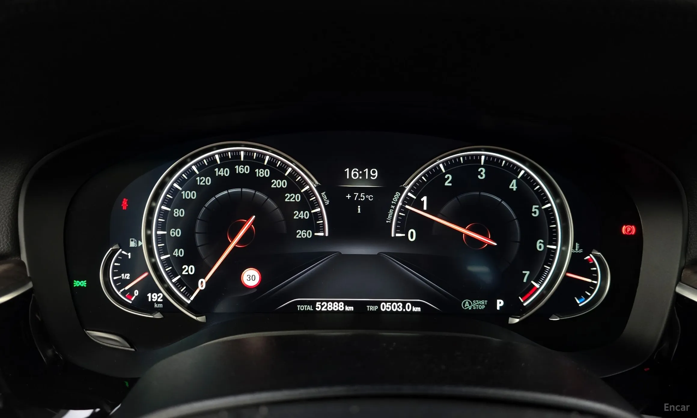 BMW 5 Series (G30) превью 8
