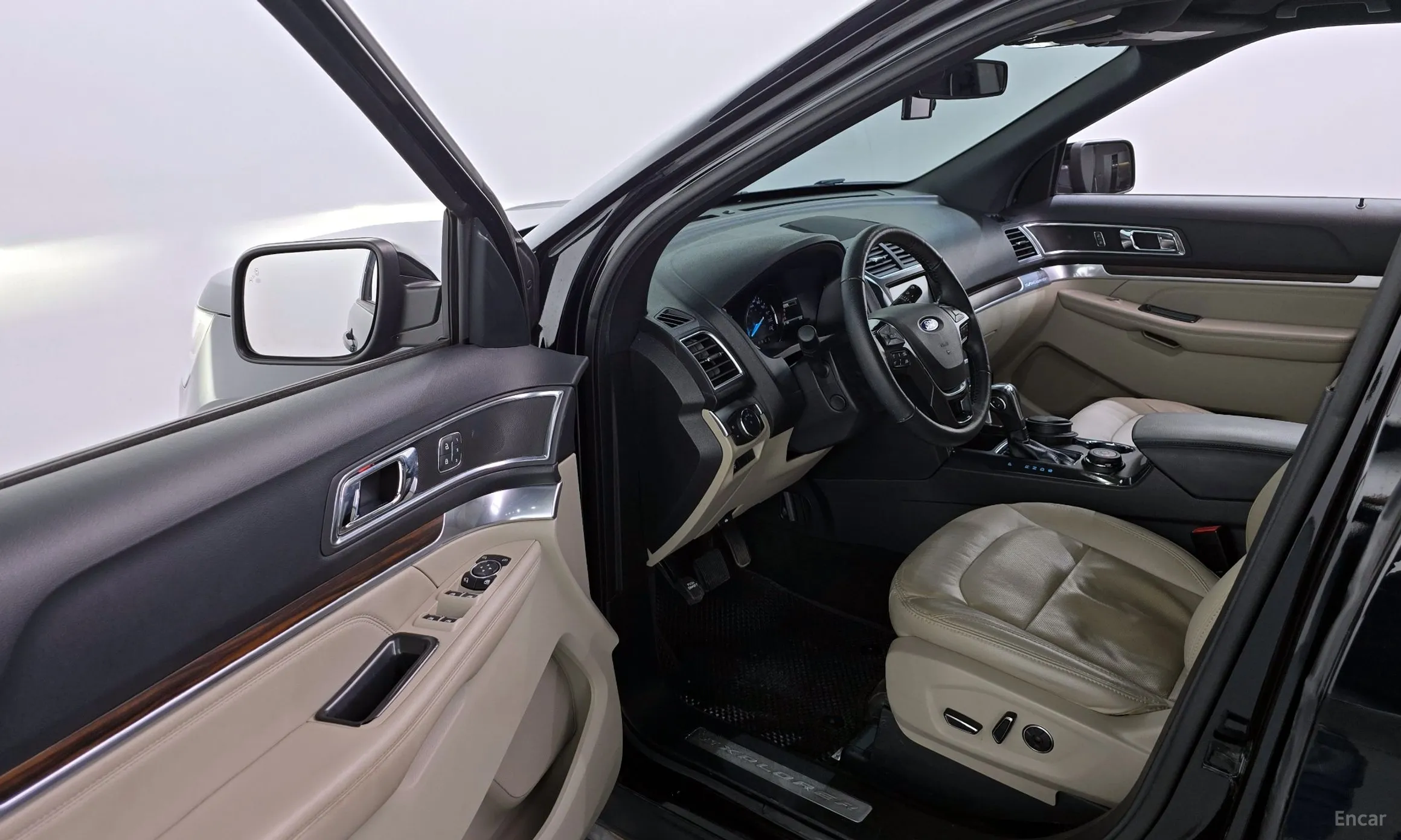 Ford Explorer превью 10