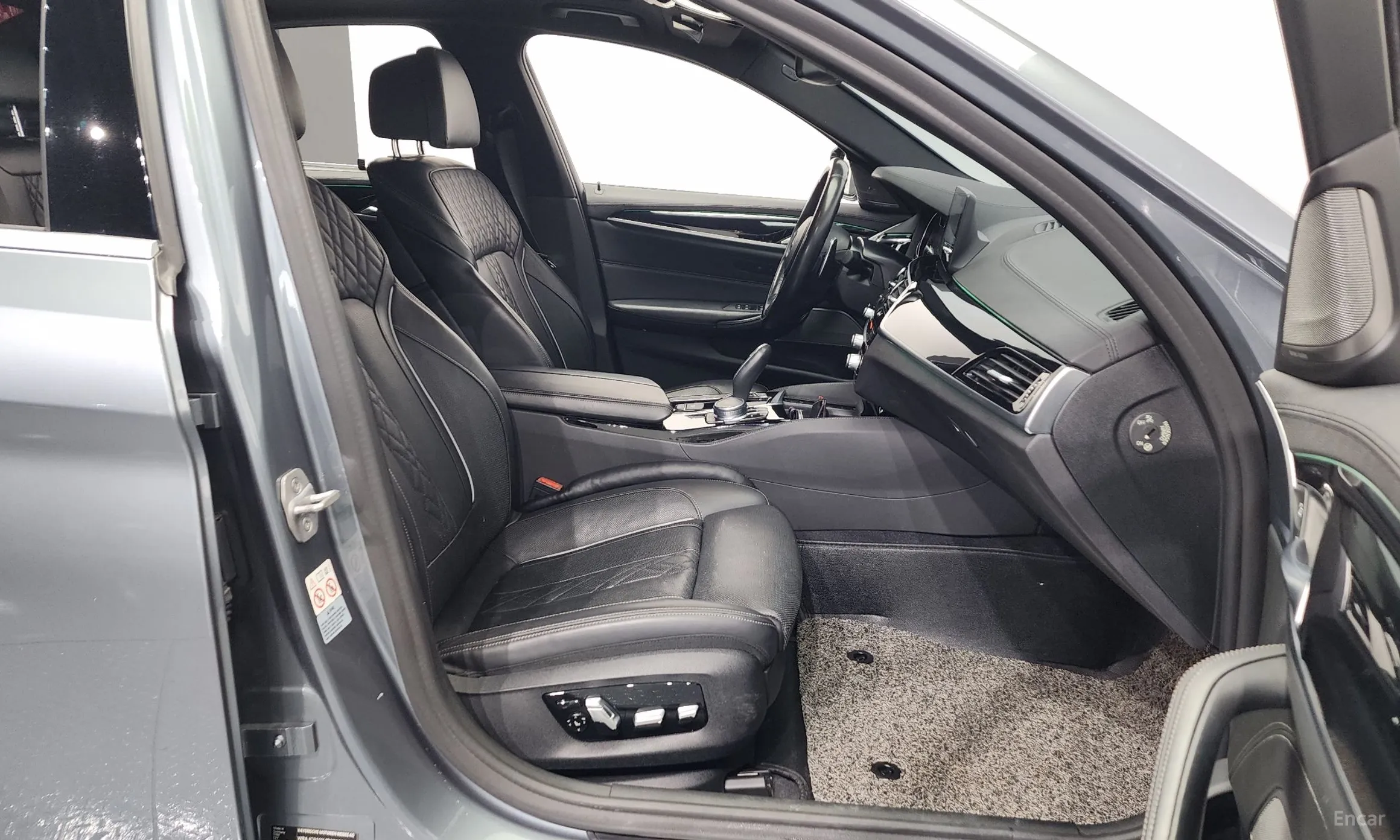 BMW 5 Series (G30) превью 10