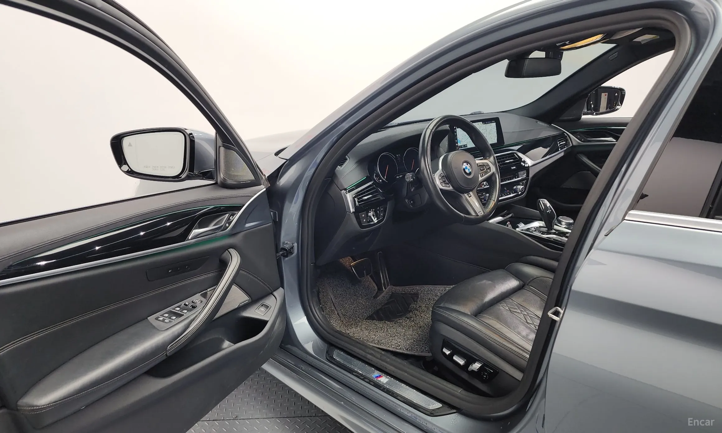 BMW 5 Series (G30) превью 11